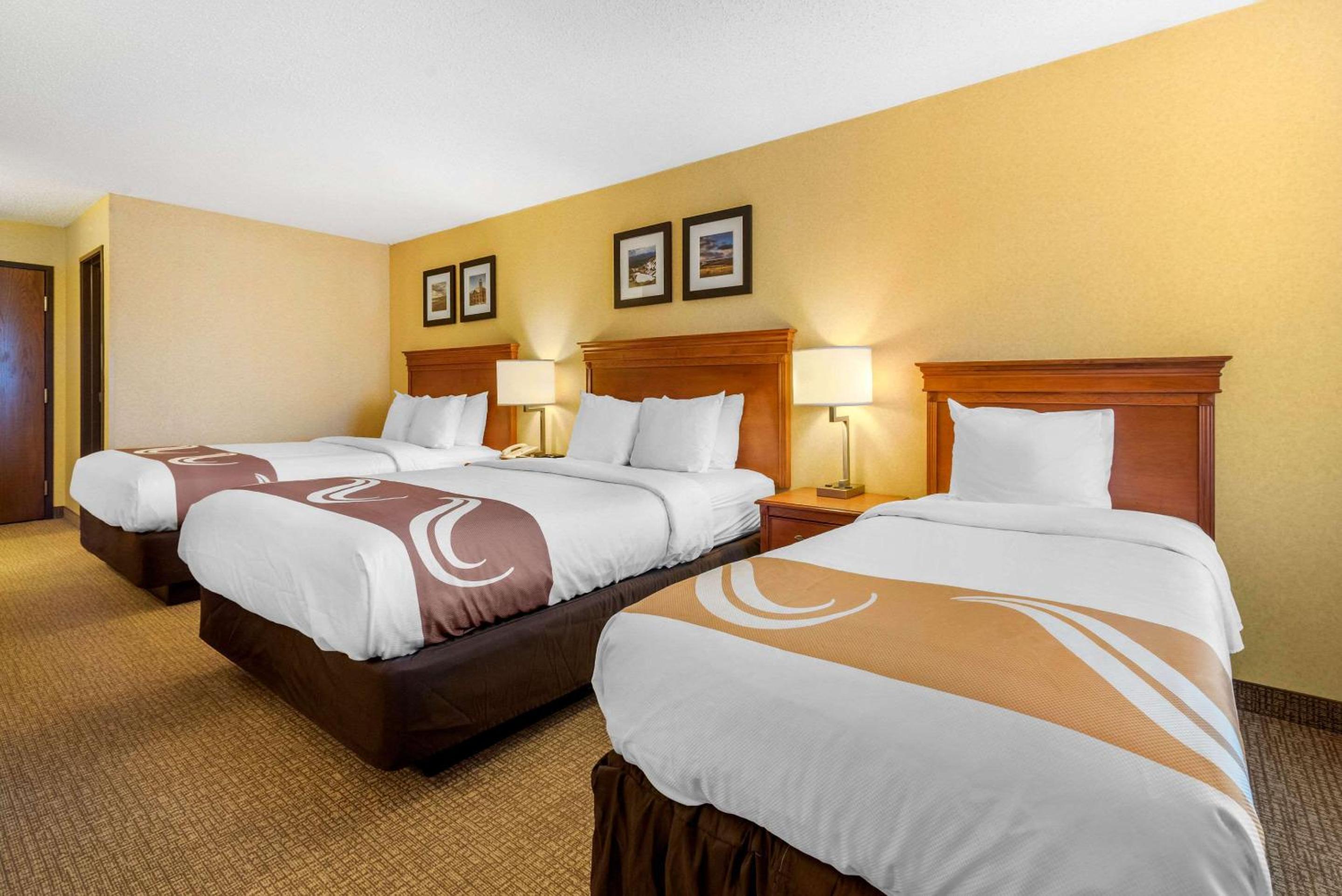 Queen Room with Two Queen Beds - Non-Smoking photo 1