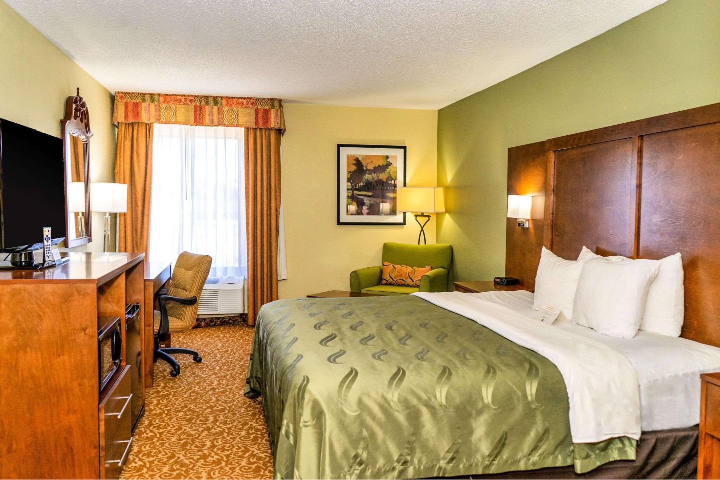 King Room - Non-Smoking - Photo 1