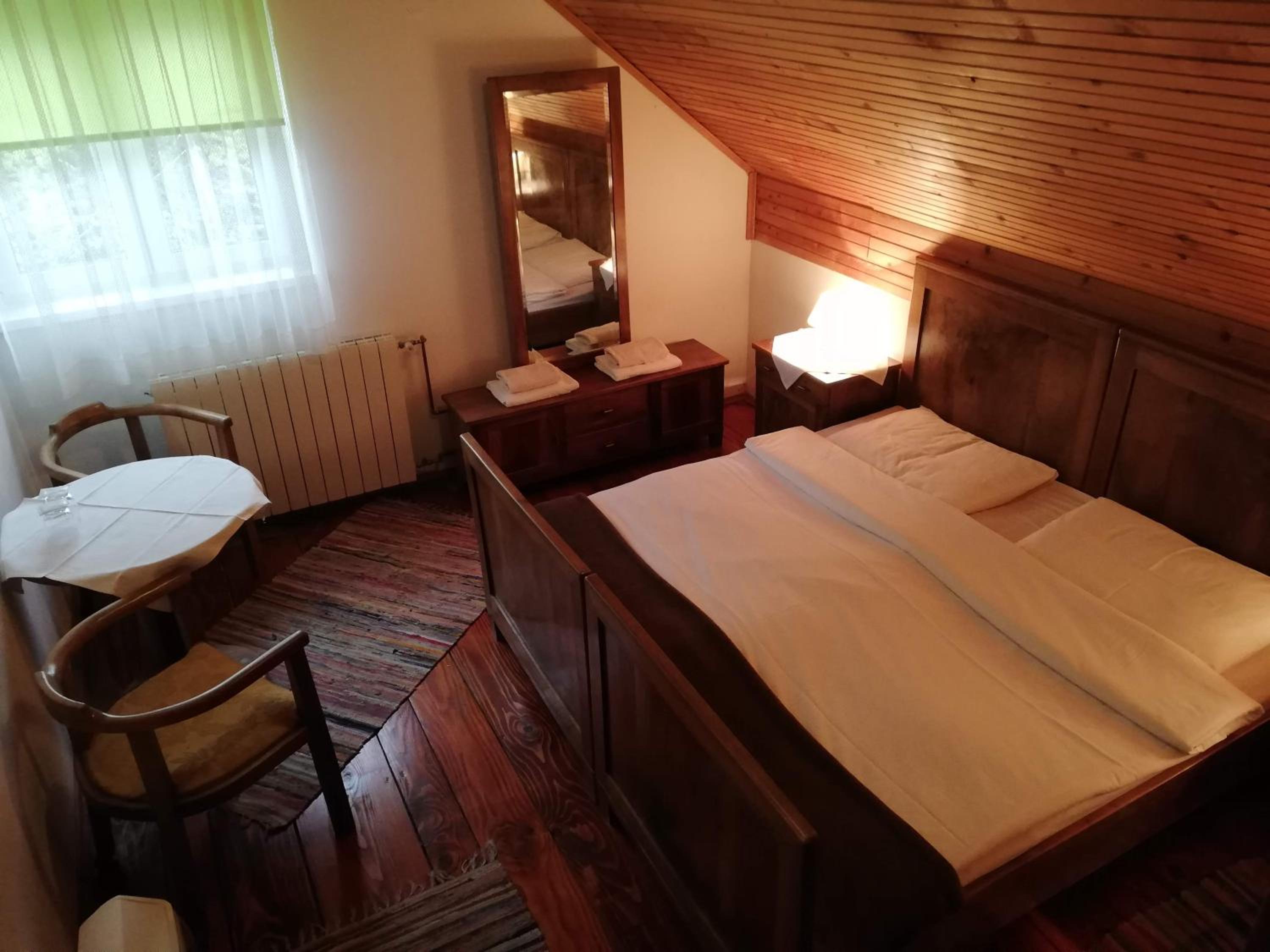 Double or Twin Room with Shared Bathroom photo 1