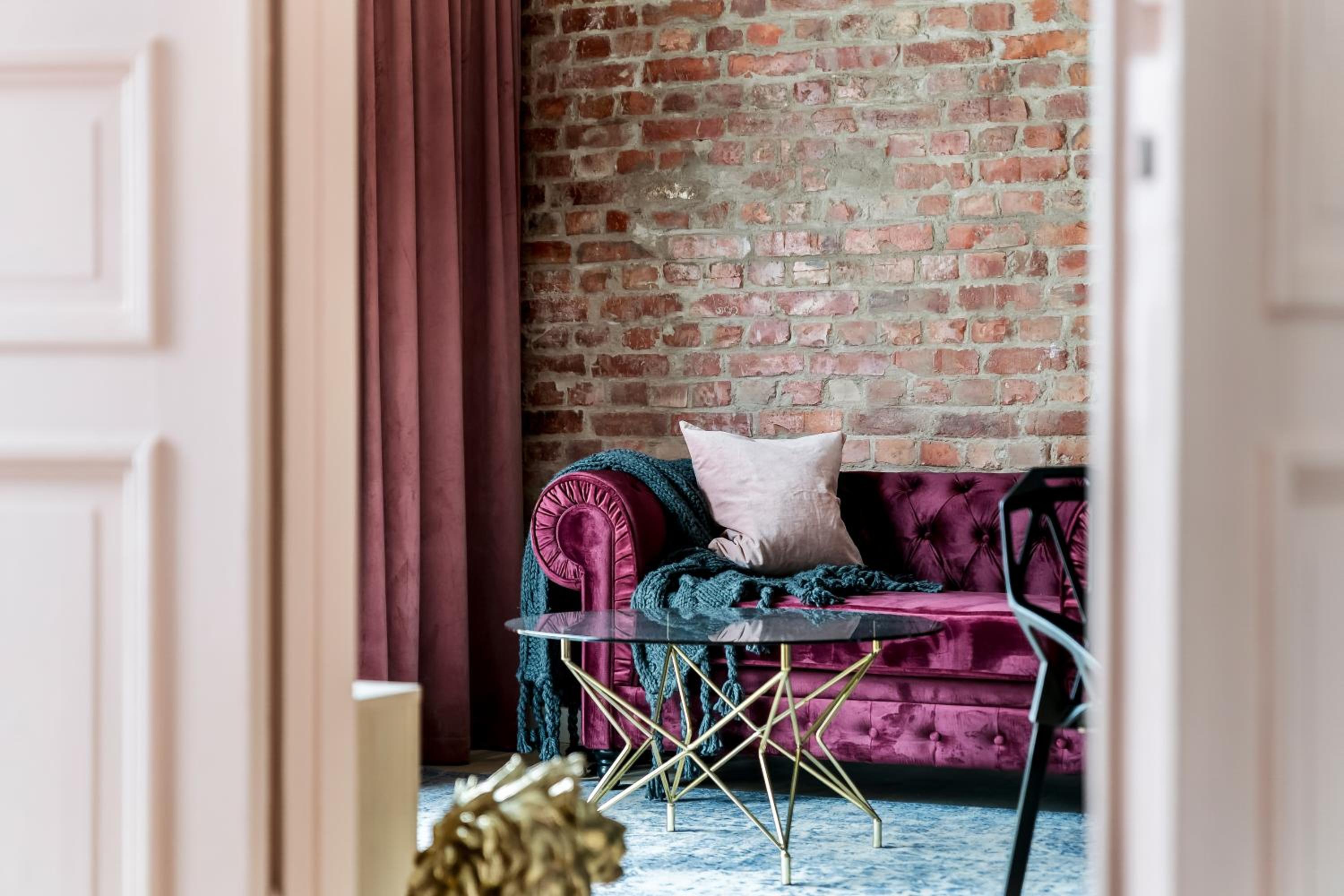One-Bedroom Apartment - Photo 3