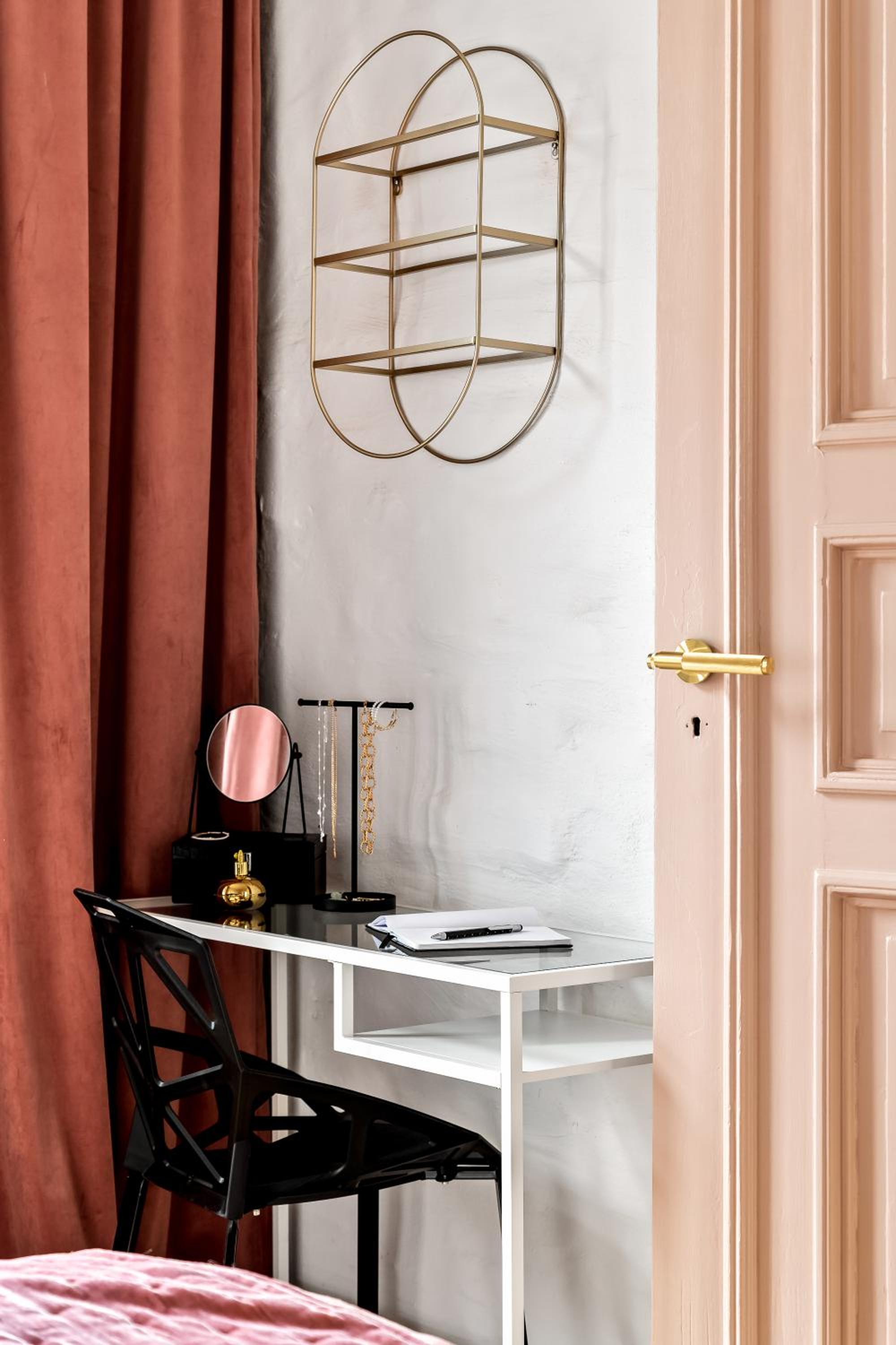 One-Bedroom Apartment - Photo 7