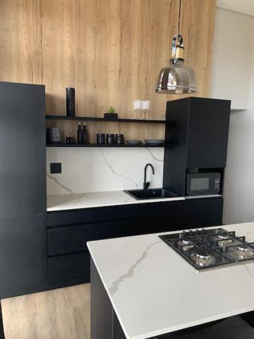 Apartment with Mountain View - Photo 4