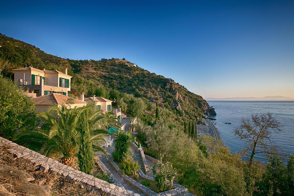 Villa - Beach Front photo 2
