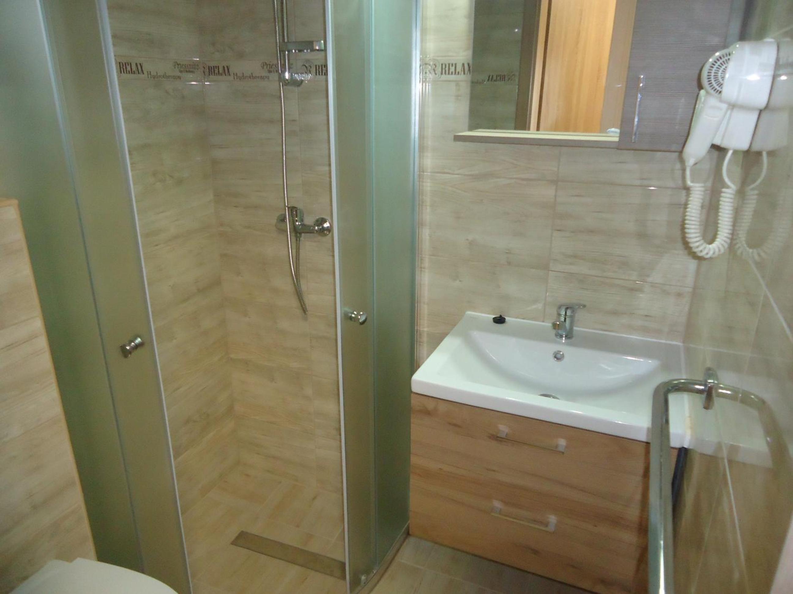 Double or Twin Room - Disability Access - Photo 5