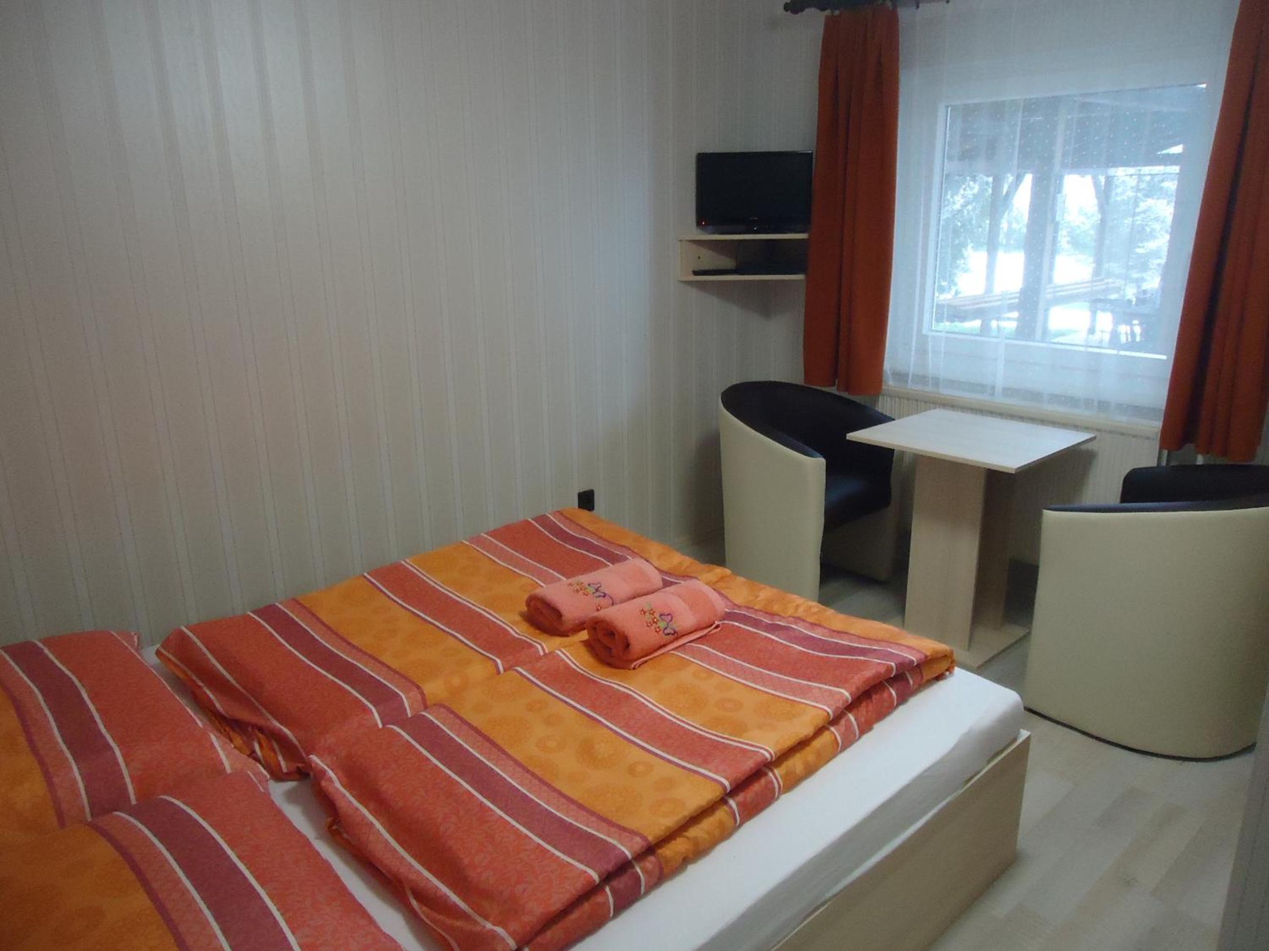 Double or Twin Room - Disability Access - Photo 10