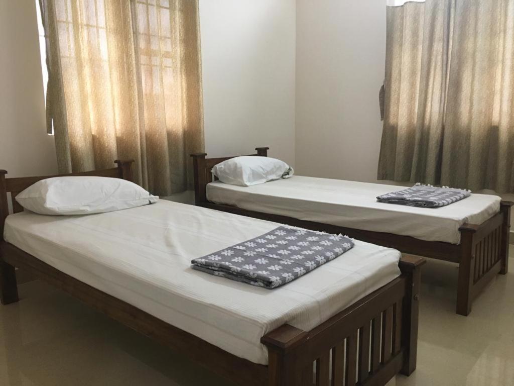 Standard Double Room with Fan - Photo 9