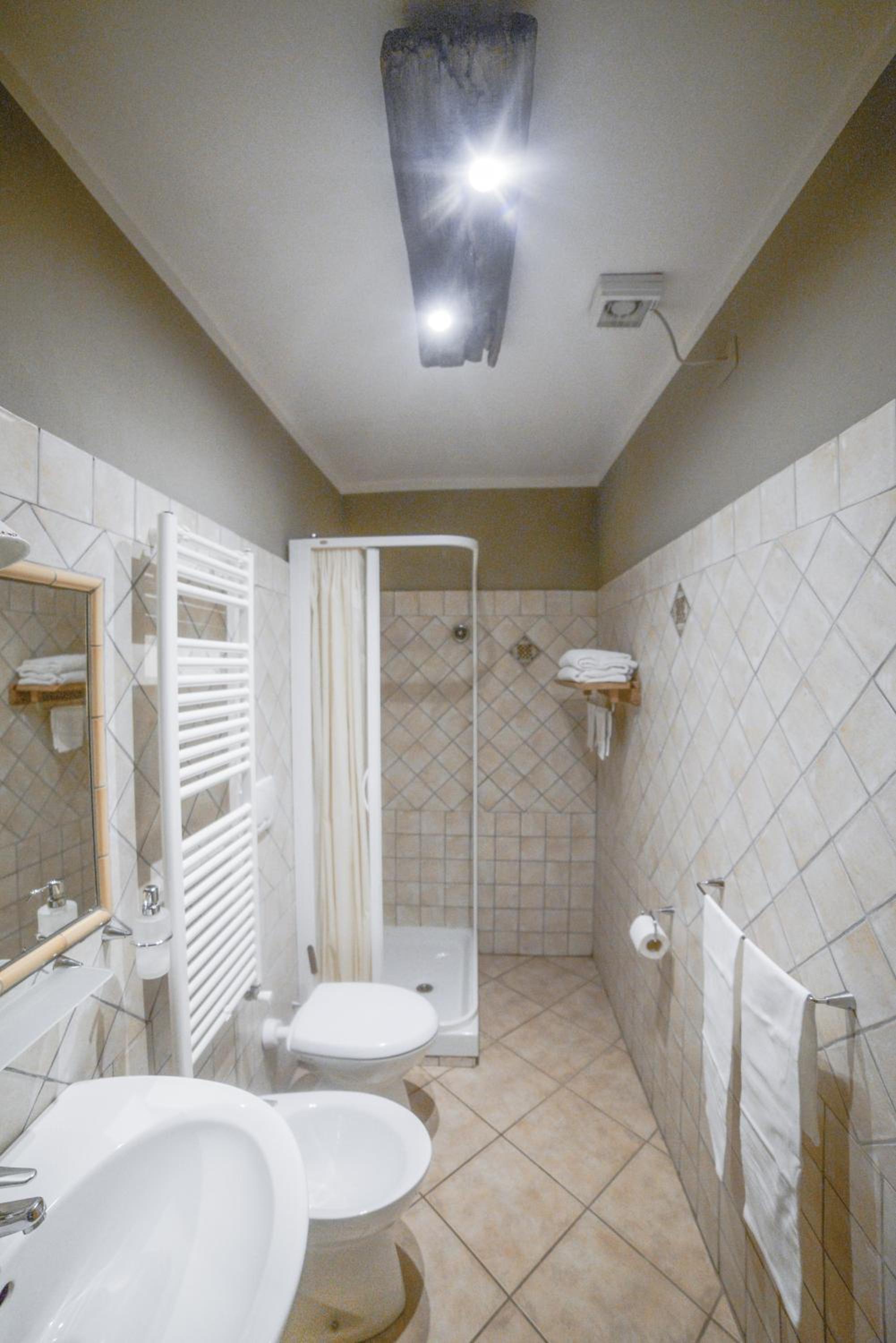 One-Bedroom Apartment (6 Adults) - Photo 2