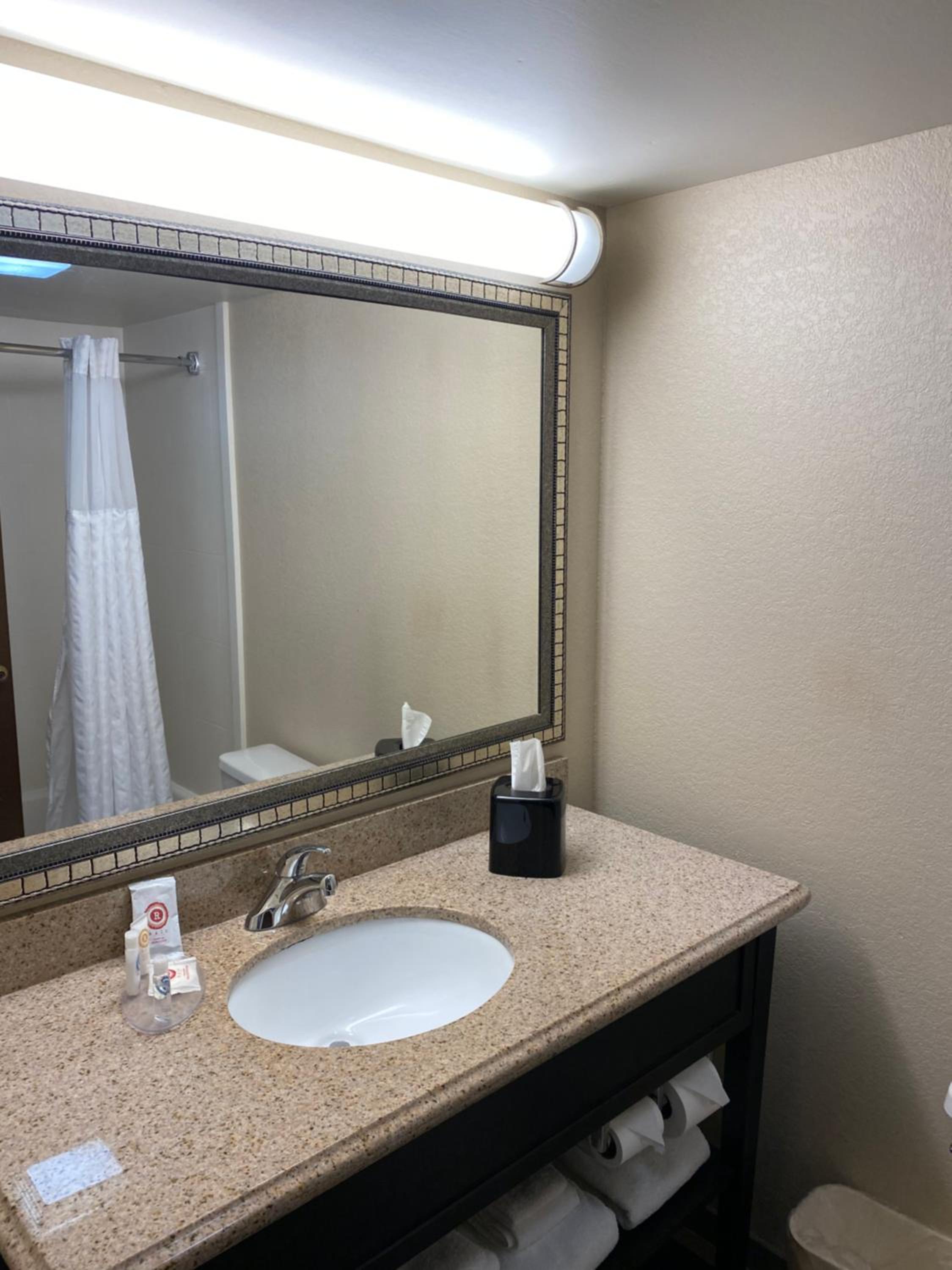 Double Room with Two Double Beds - Accessible/Non-Smoking photo 2