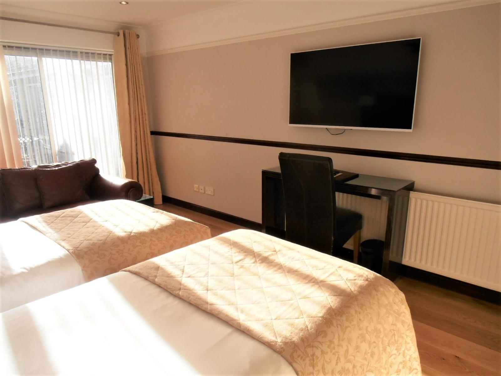 Luxury Twin Room - Photo 7