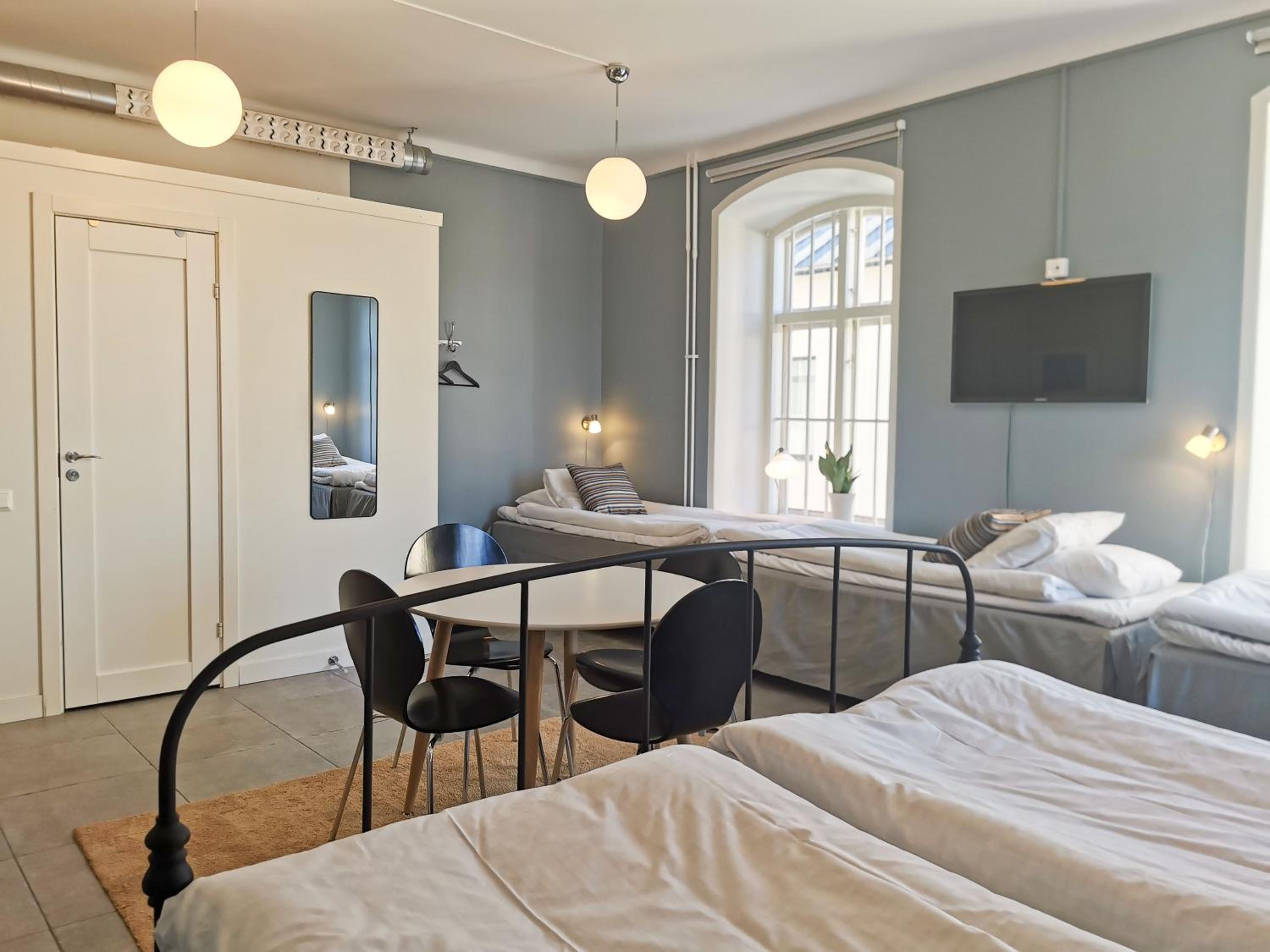 Family Room (5 Adults)