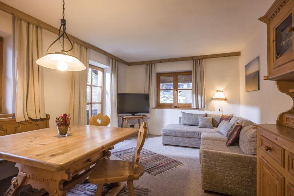 One-Bedroom Apartment with Balcony "D"