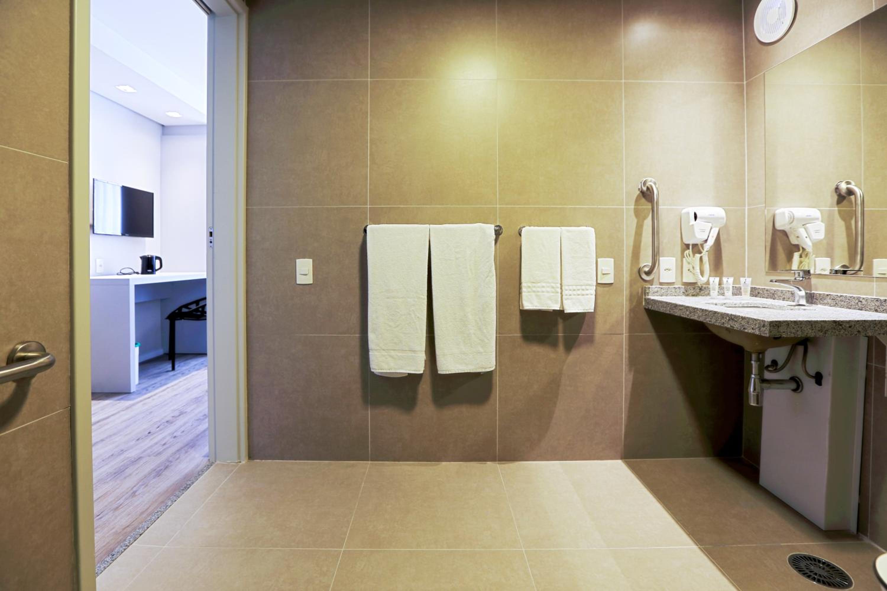 Double Room - Disability Access - Photo 3