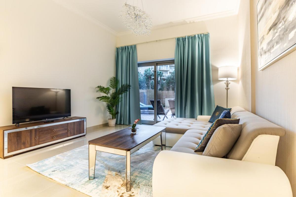Three-Bedroom Townhouse with Private Pool photo 1