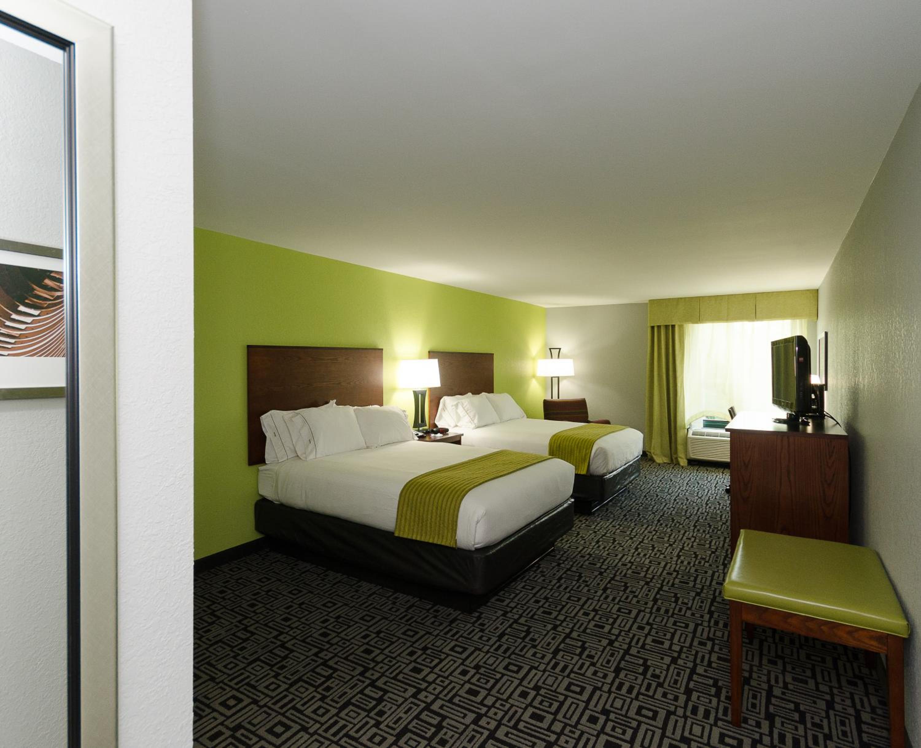 Standard Queen Room with Two Queen Beds - Photo 1