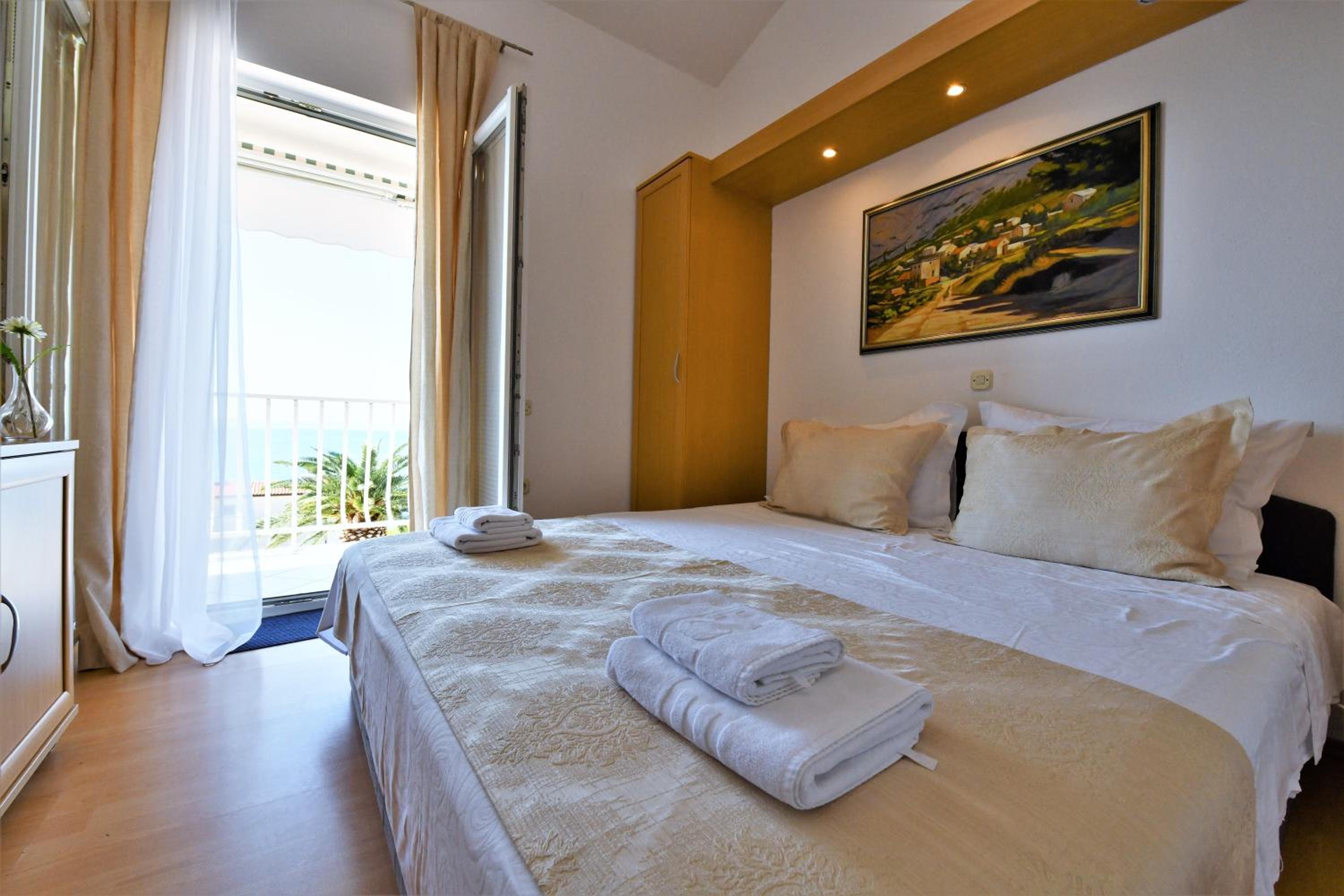 One-Bedroom Apartment with Sea View photo 1