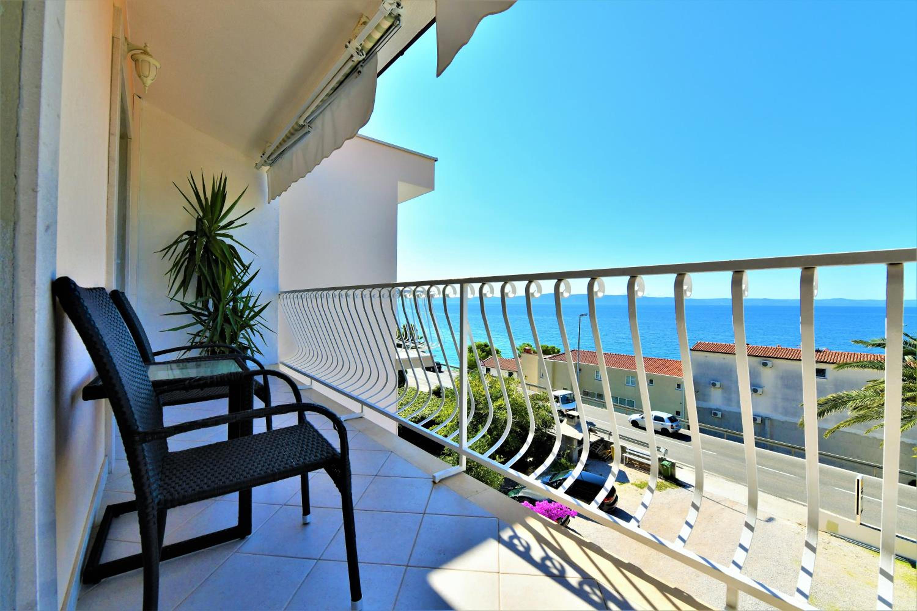 One-Bedroom Apartment with Sea View photo 2