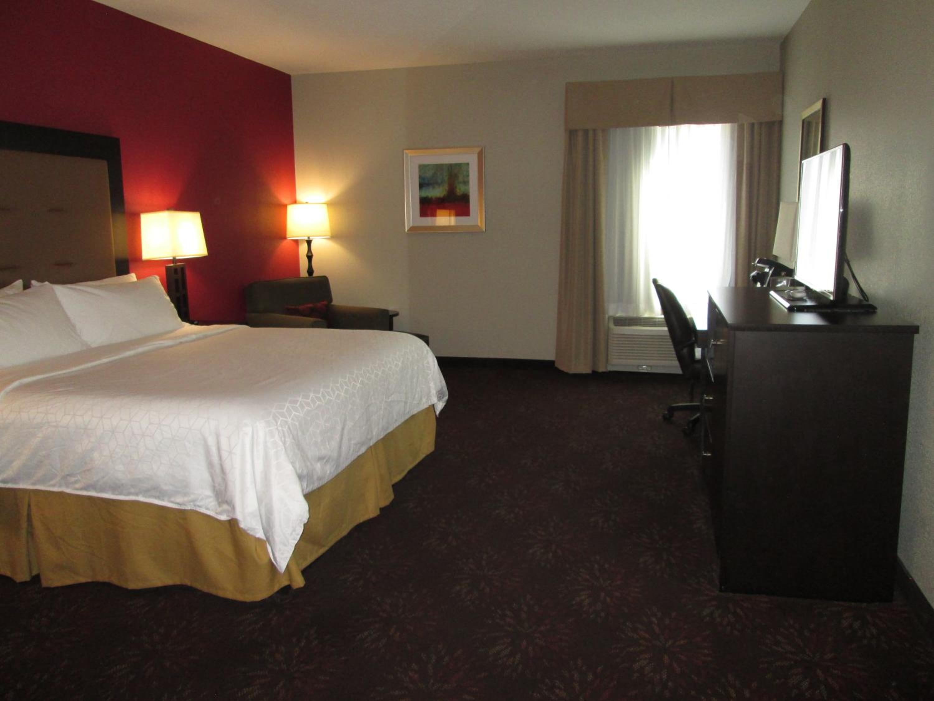Standard King Room with Extra Floor Space - Photo 2