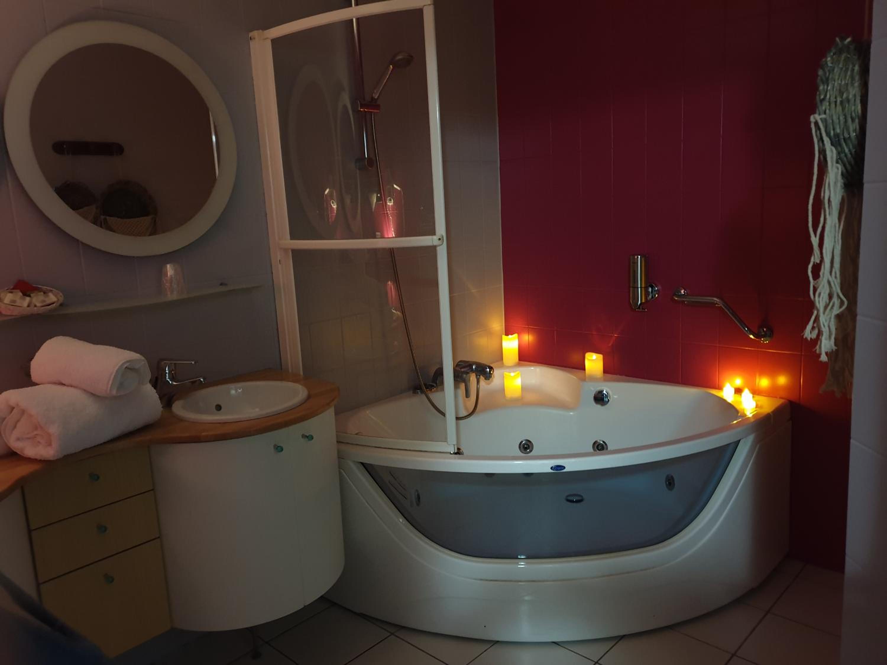 Chambre Double avec Baignoire Spa Chambre Double avec Baignoire Spa