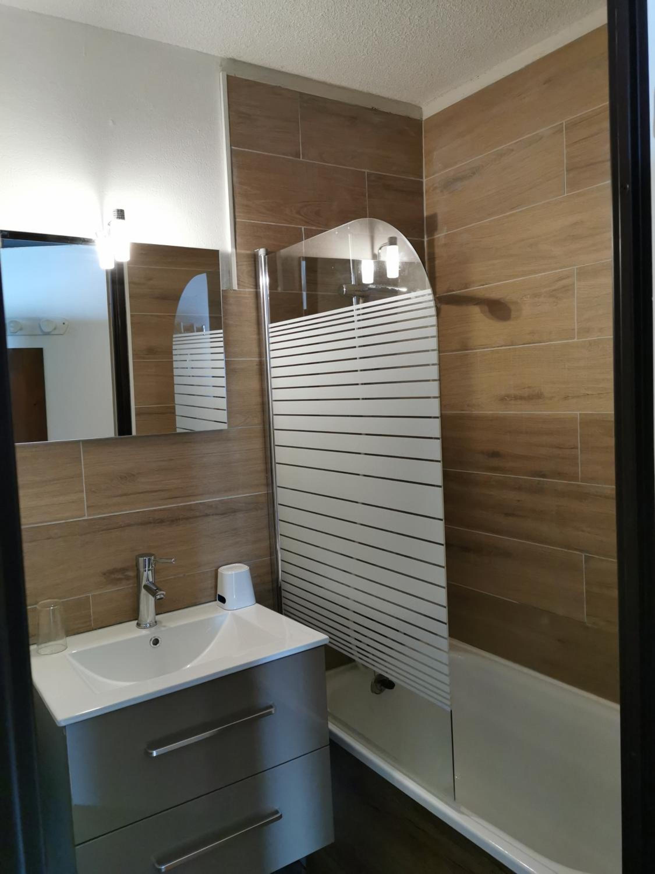 One-Bedroom Apartment - Photo 10