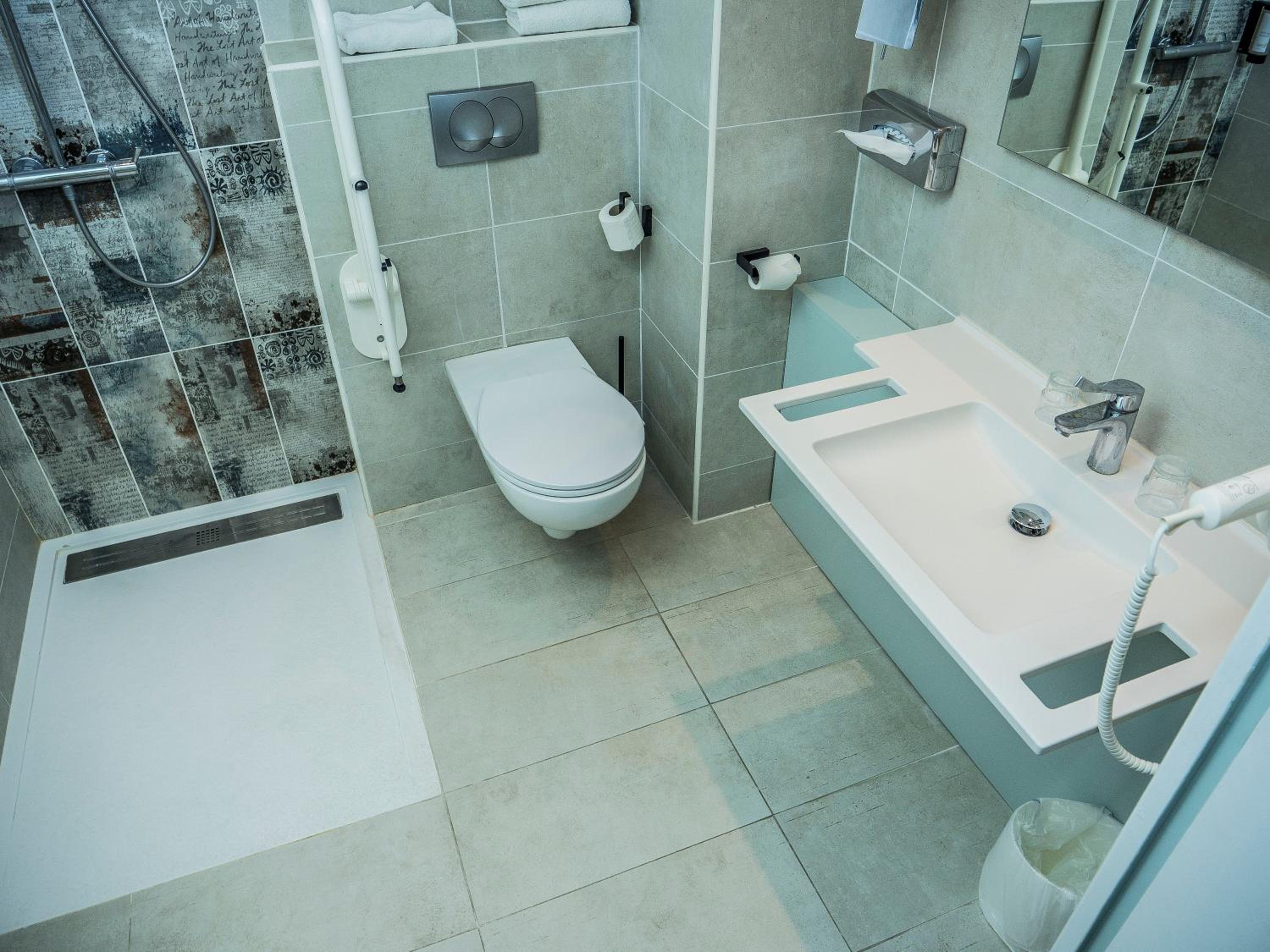 Double Room - Disability Access photo 3