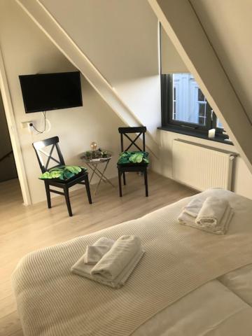 Three-Bedroom Apartment photo 2