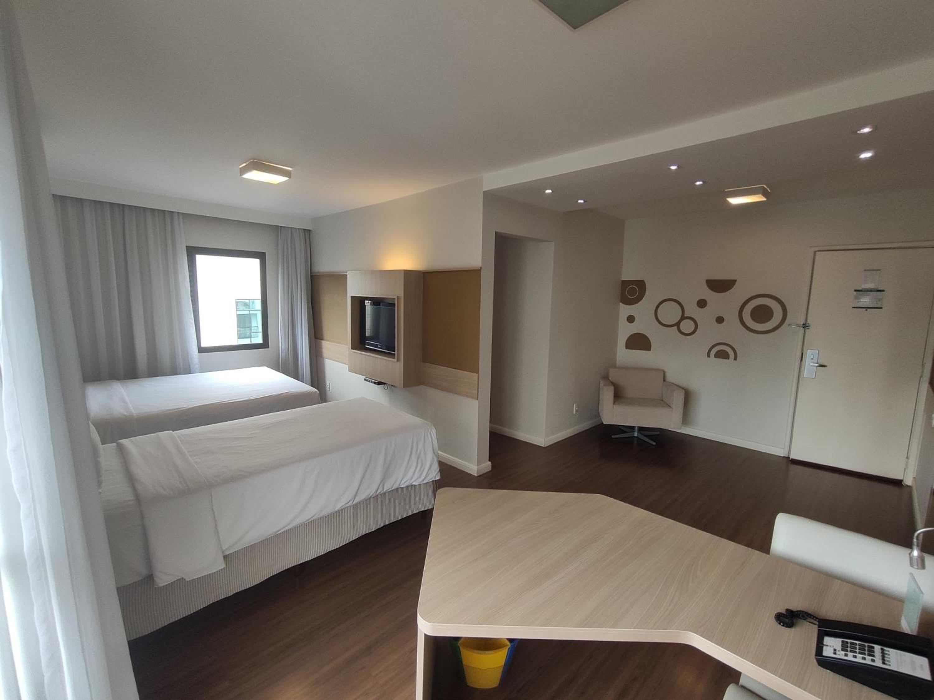 One-Bedroom Apartment with One Queen Bed and One Single Bed thumbnail 6
