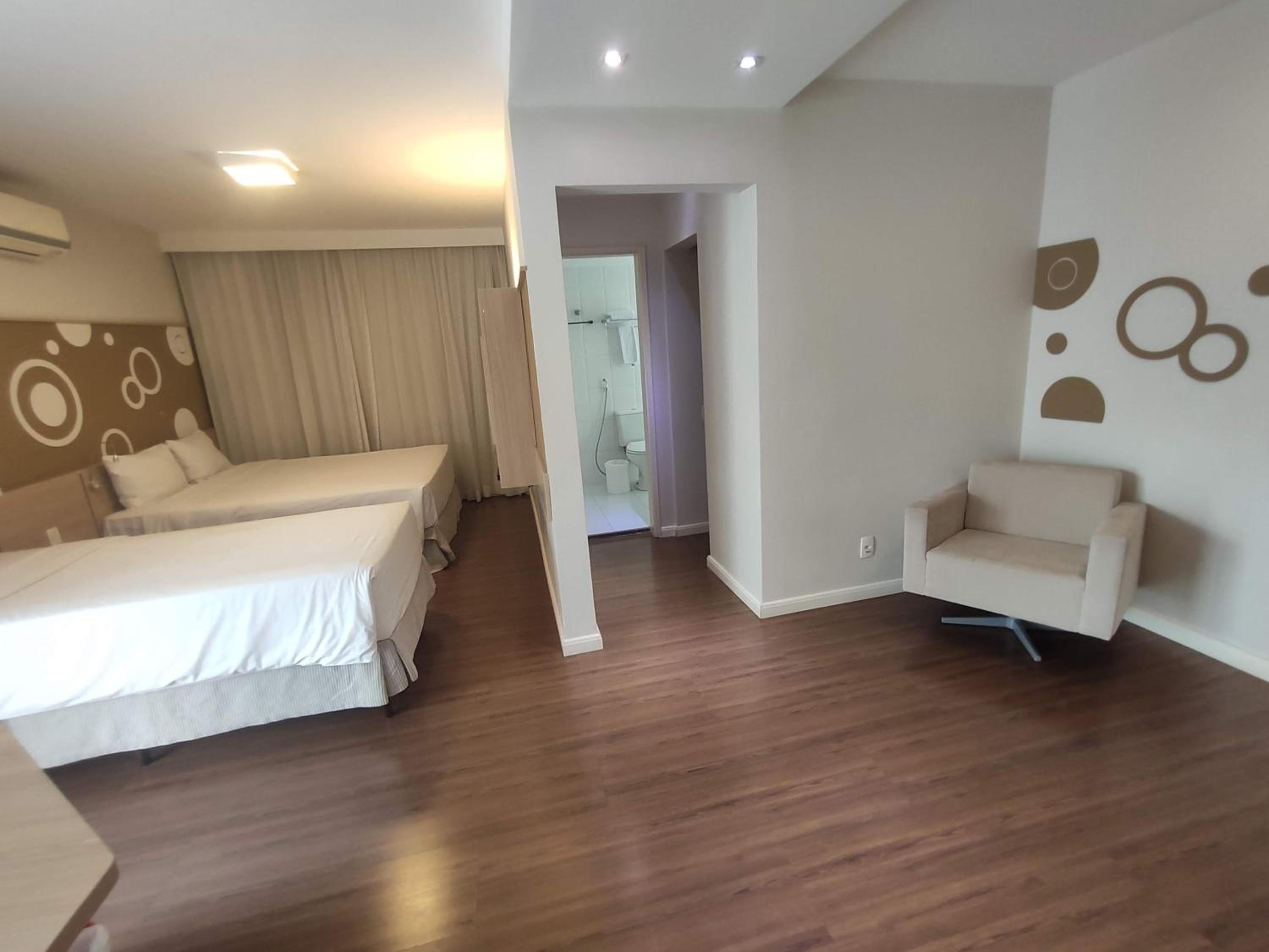 One-Bedroom Apartment with One Queen Bed and One Single Bed thumbnail 5