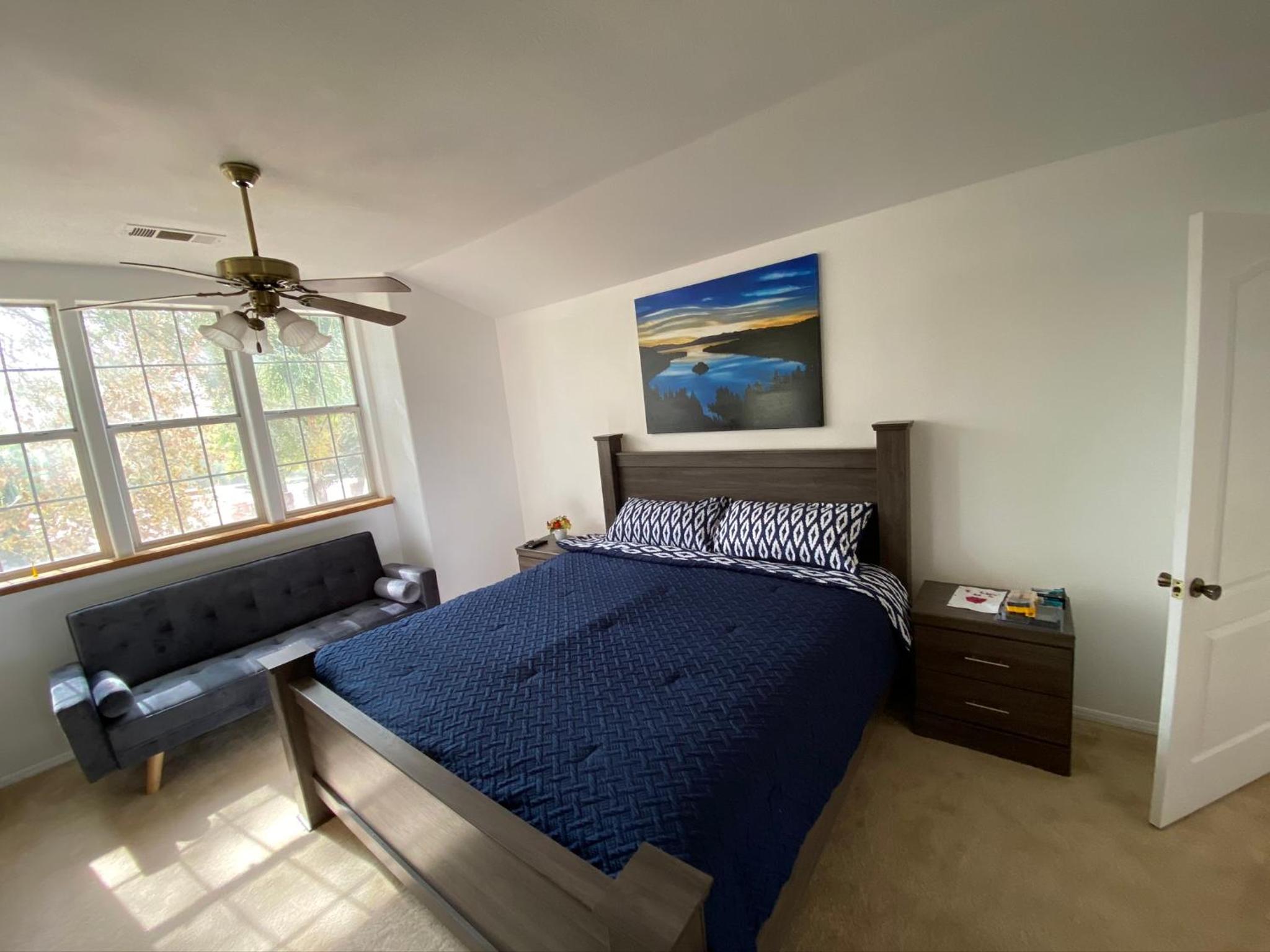 Five-Bedroom House photo 1