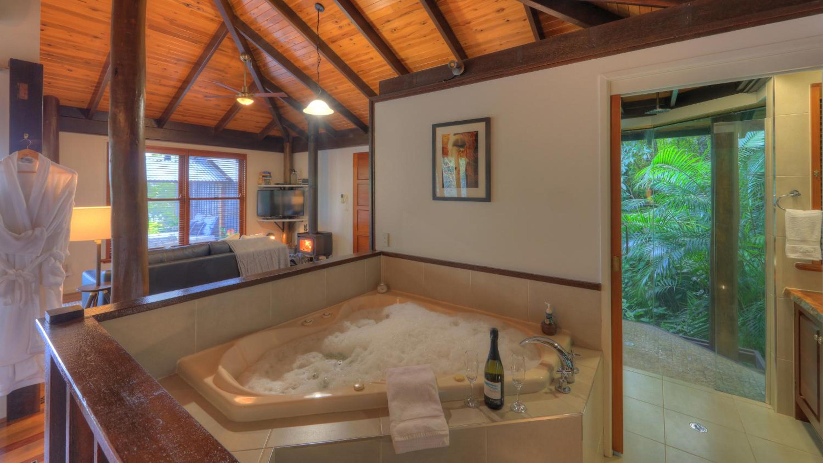 Lalique Cottage - Heated Plunge Pool photo 2