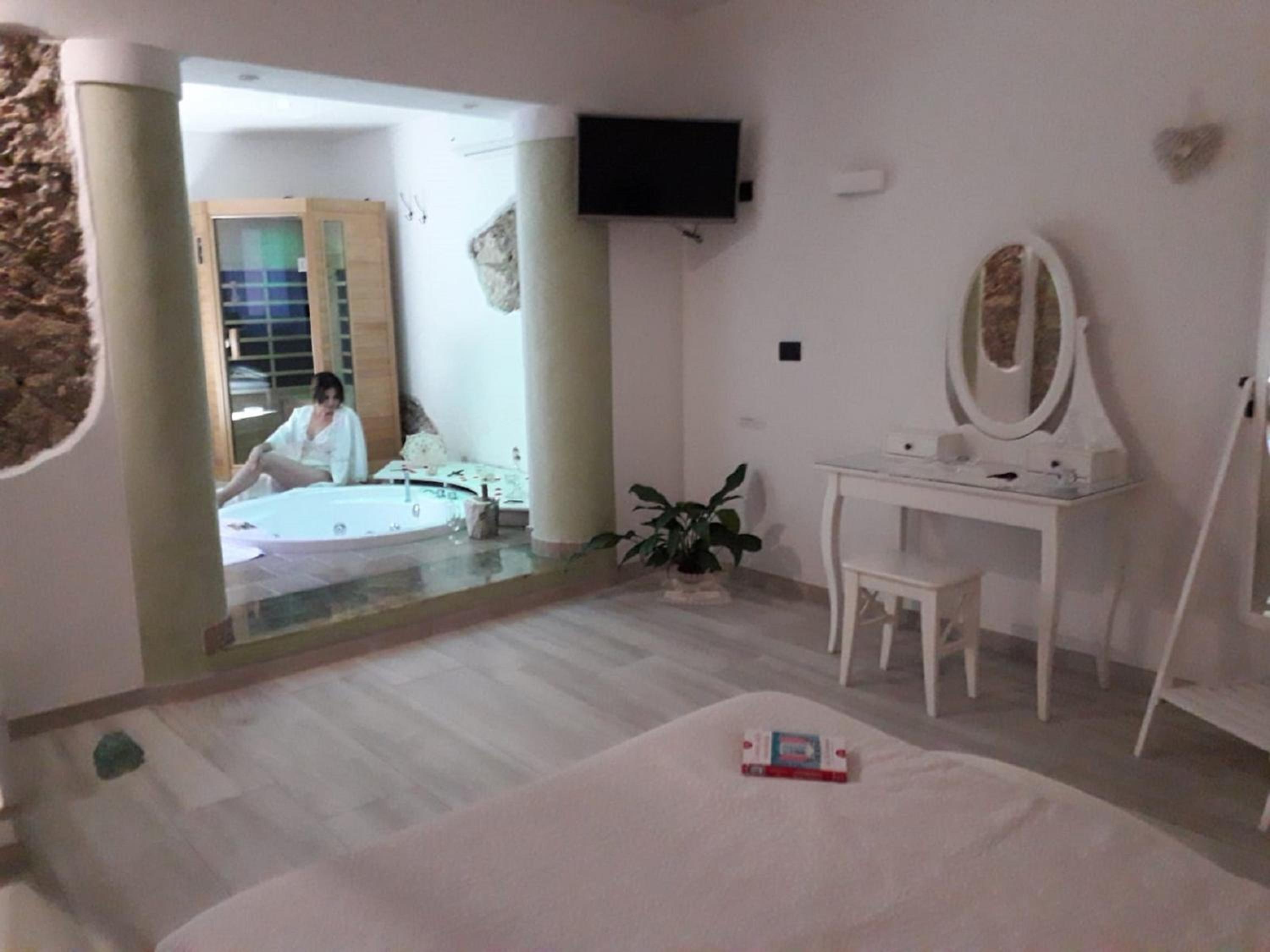 Suite with Sauna - Photo 24