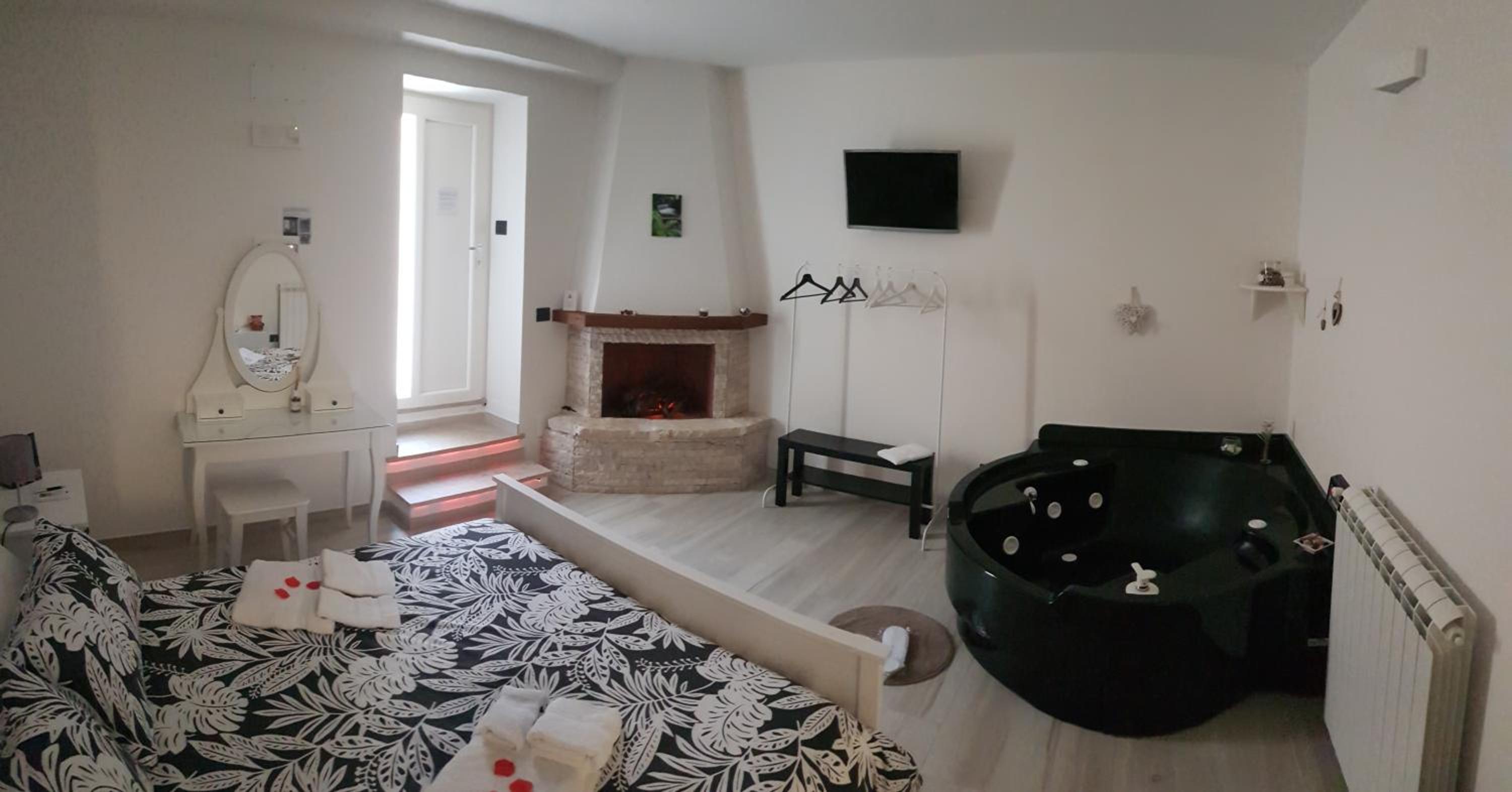 Junior Suite with jacuzzi - Photo 4