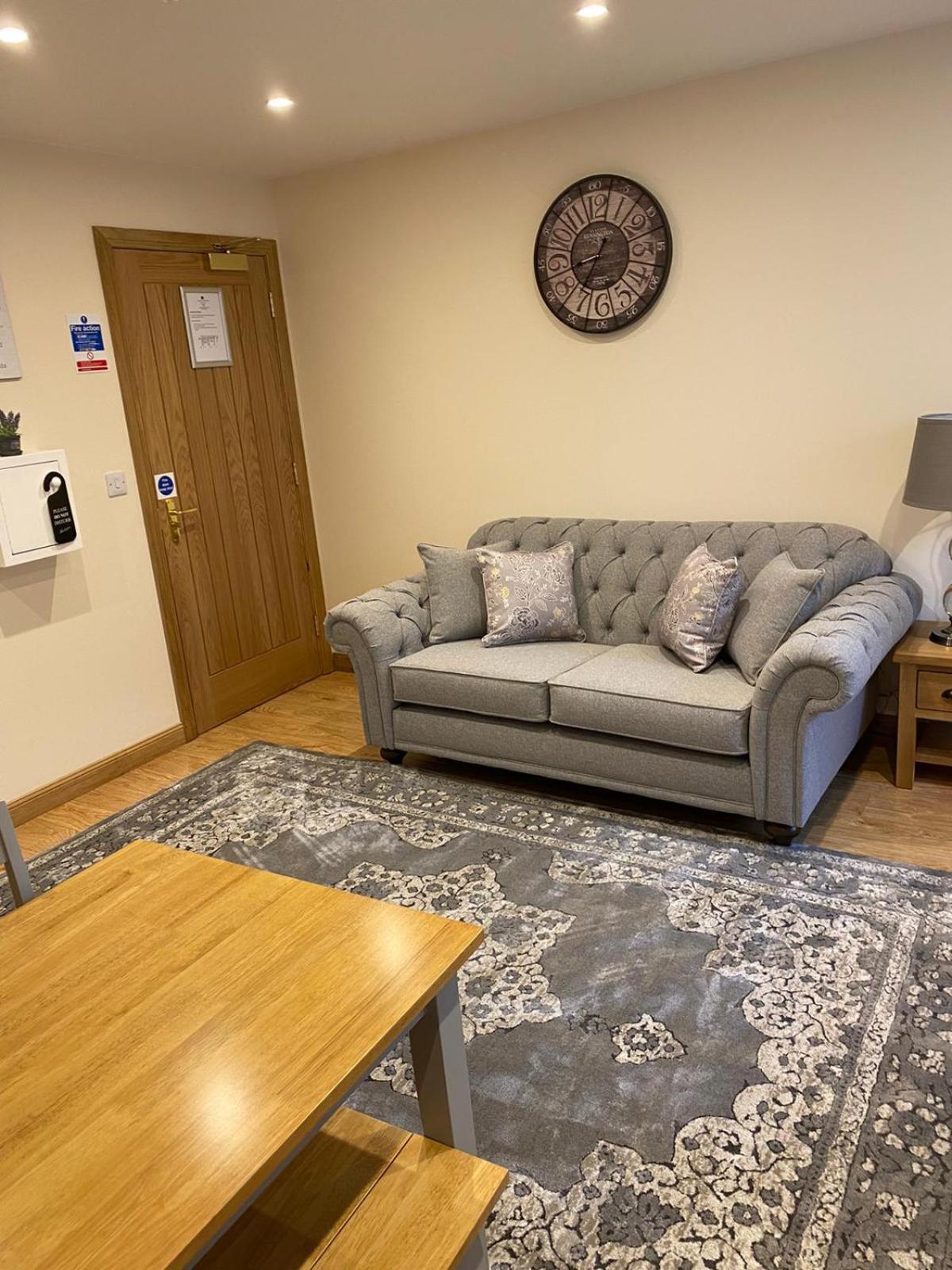 One-Bedroom Apartment - Photo 1