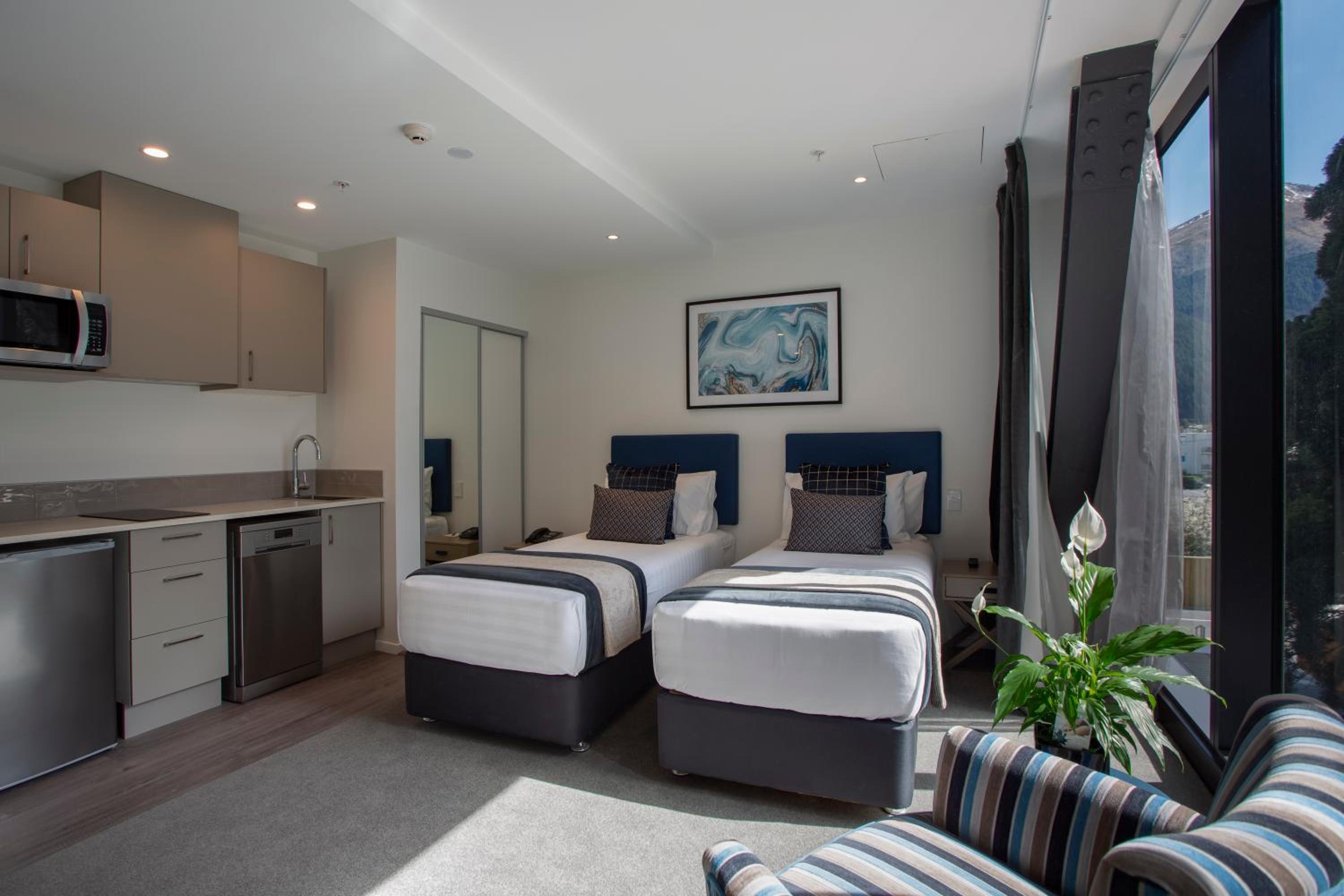 Studio Apartment - Photo 1