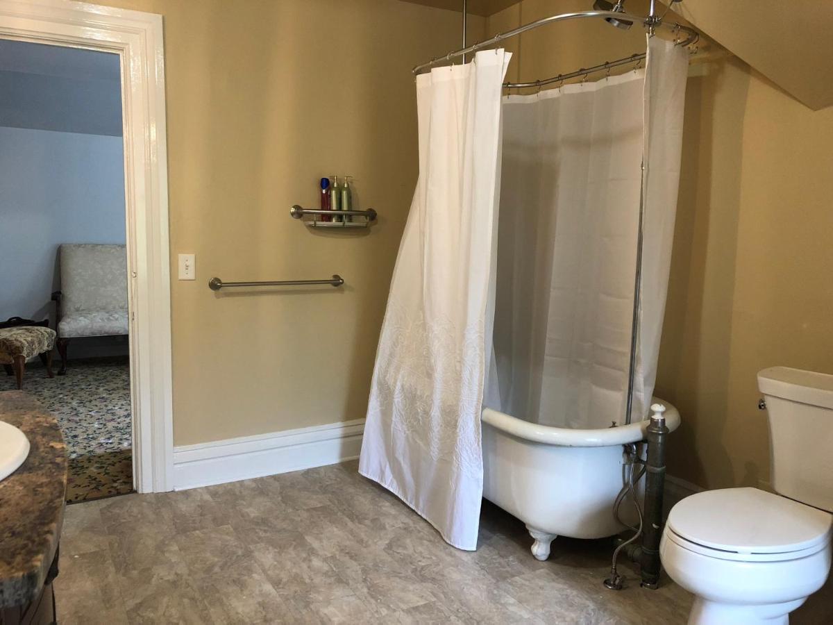 Standard Queen Room photo 3