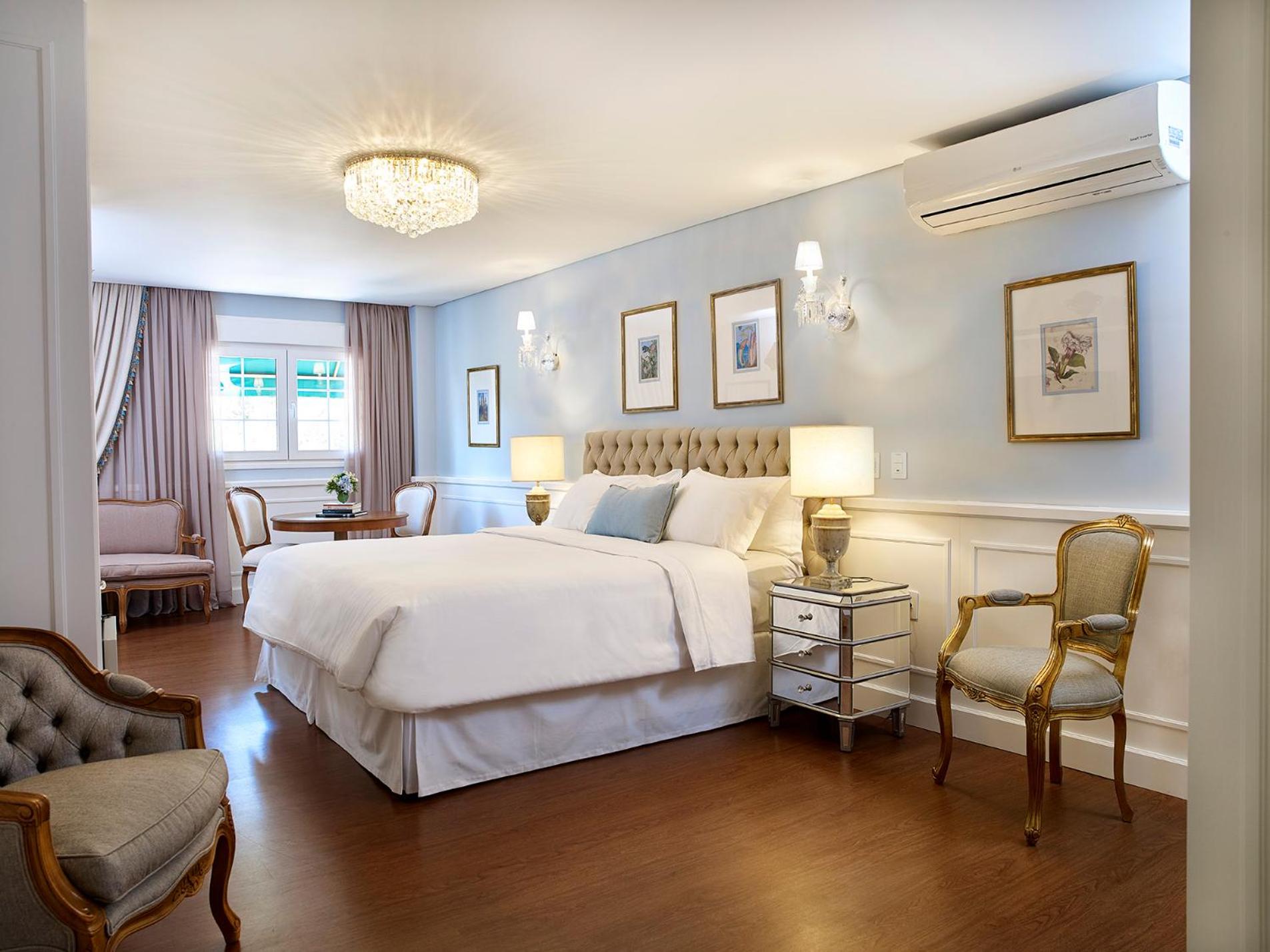 Suite with Hot Tub
