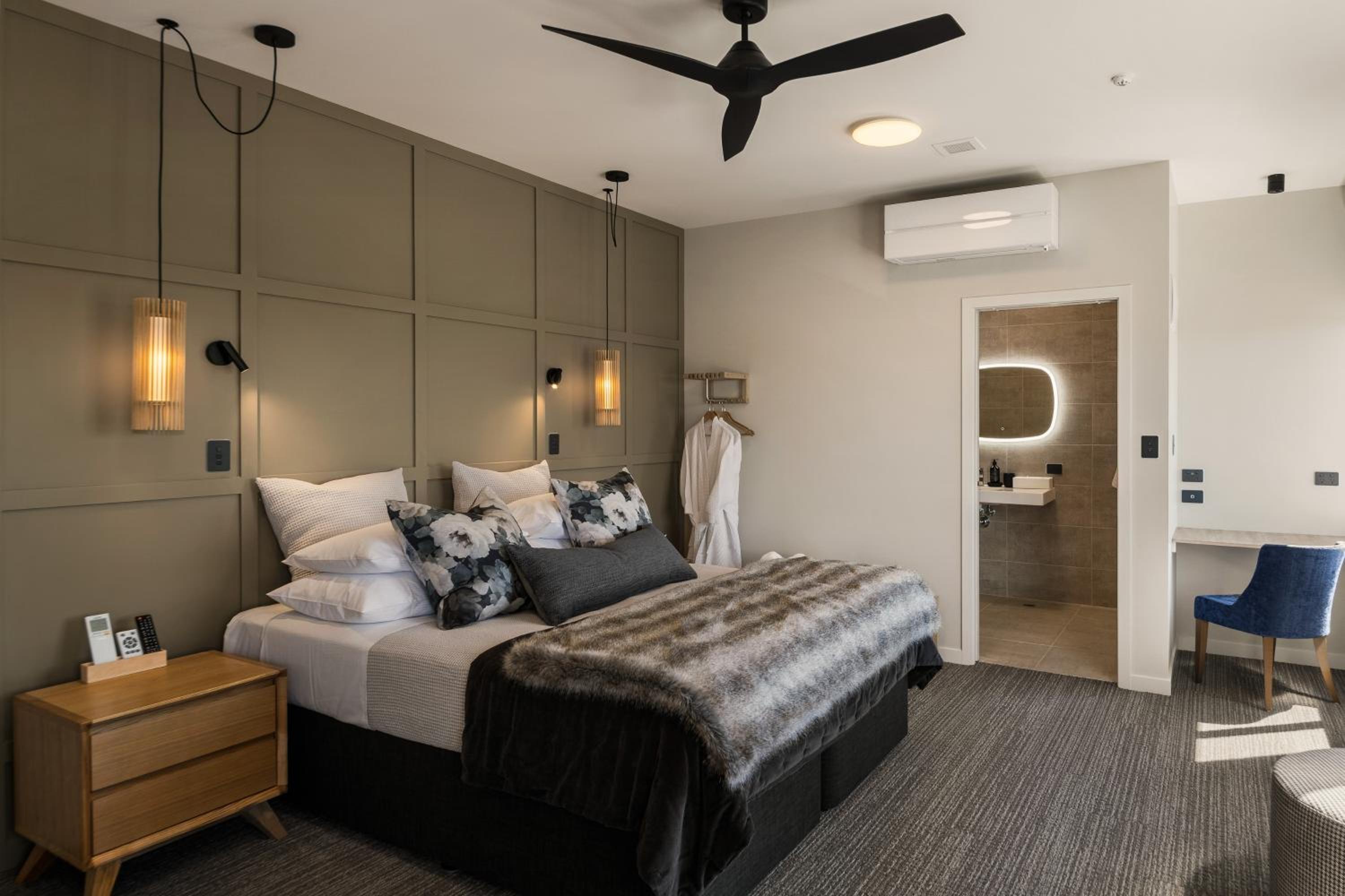 Superior King Room