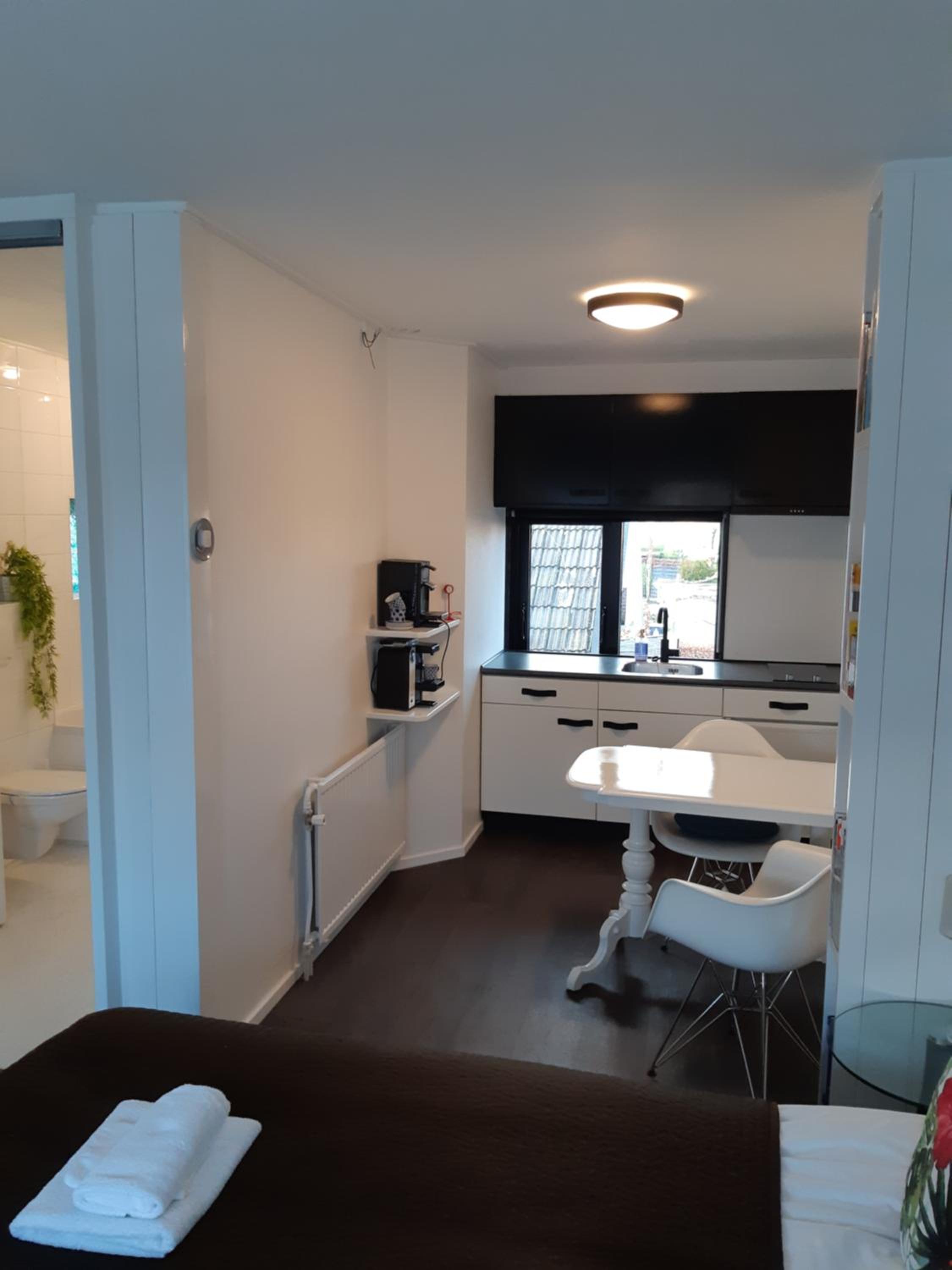 Studio with Balcony - Photo 4