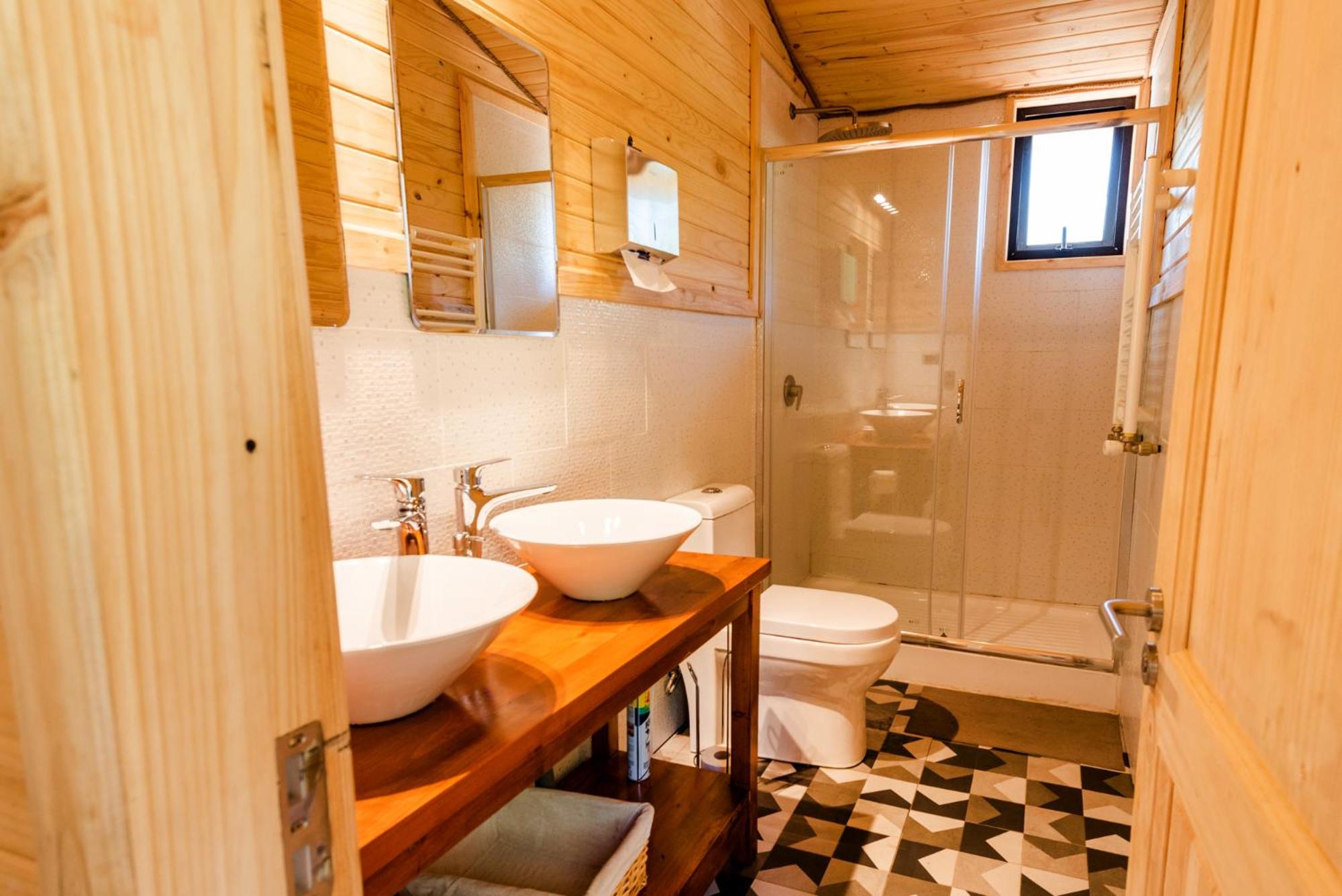 Family Room with Private Bathroom photo 2