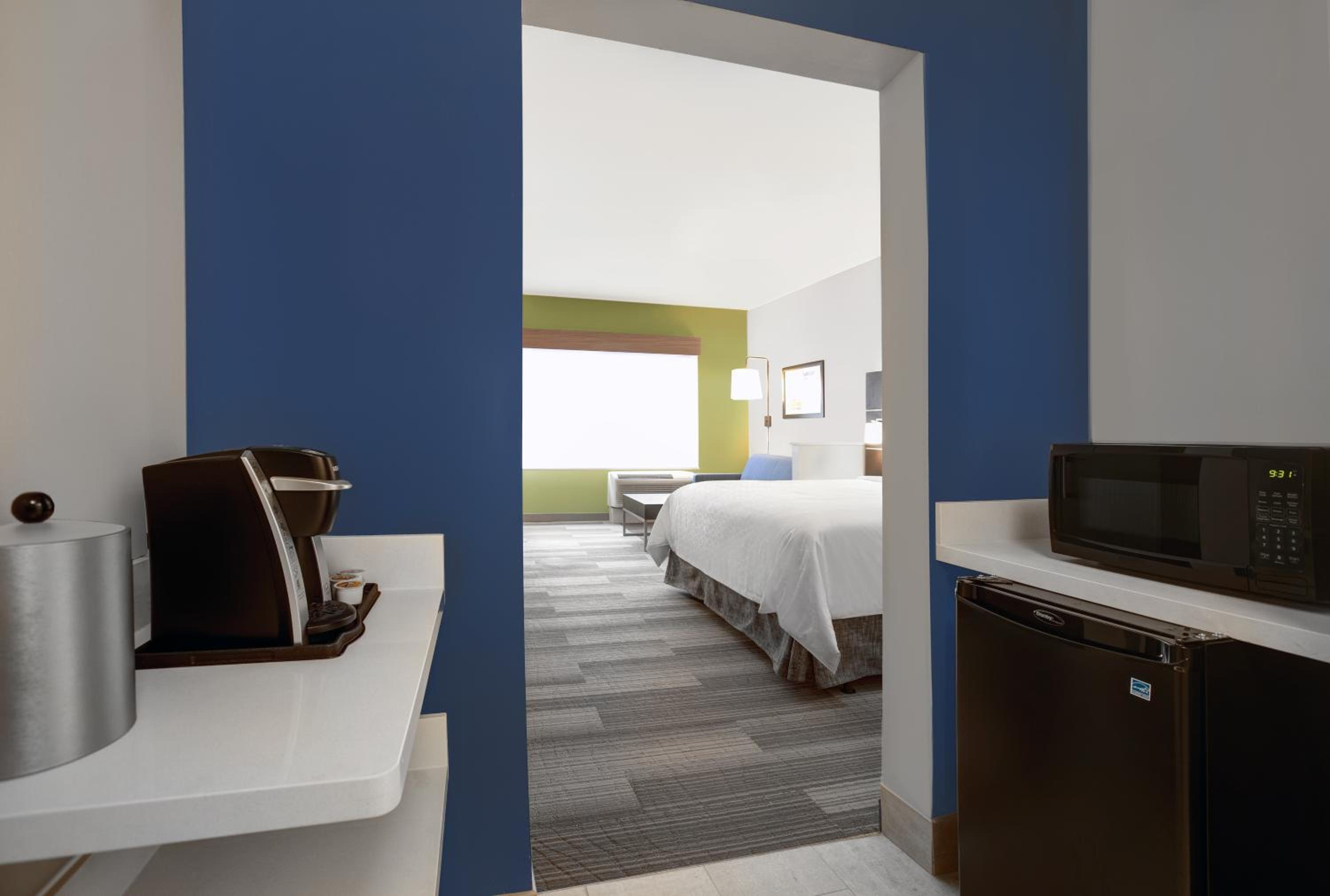 King Suite - Disability Access - Photo 9