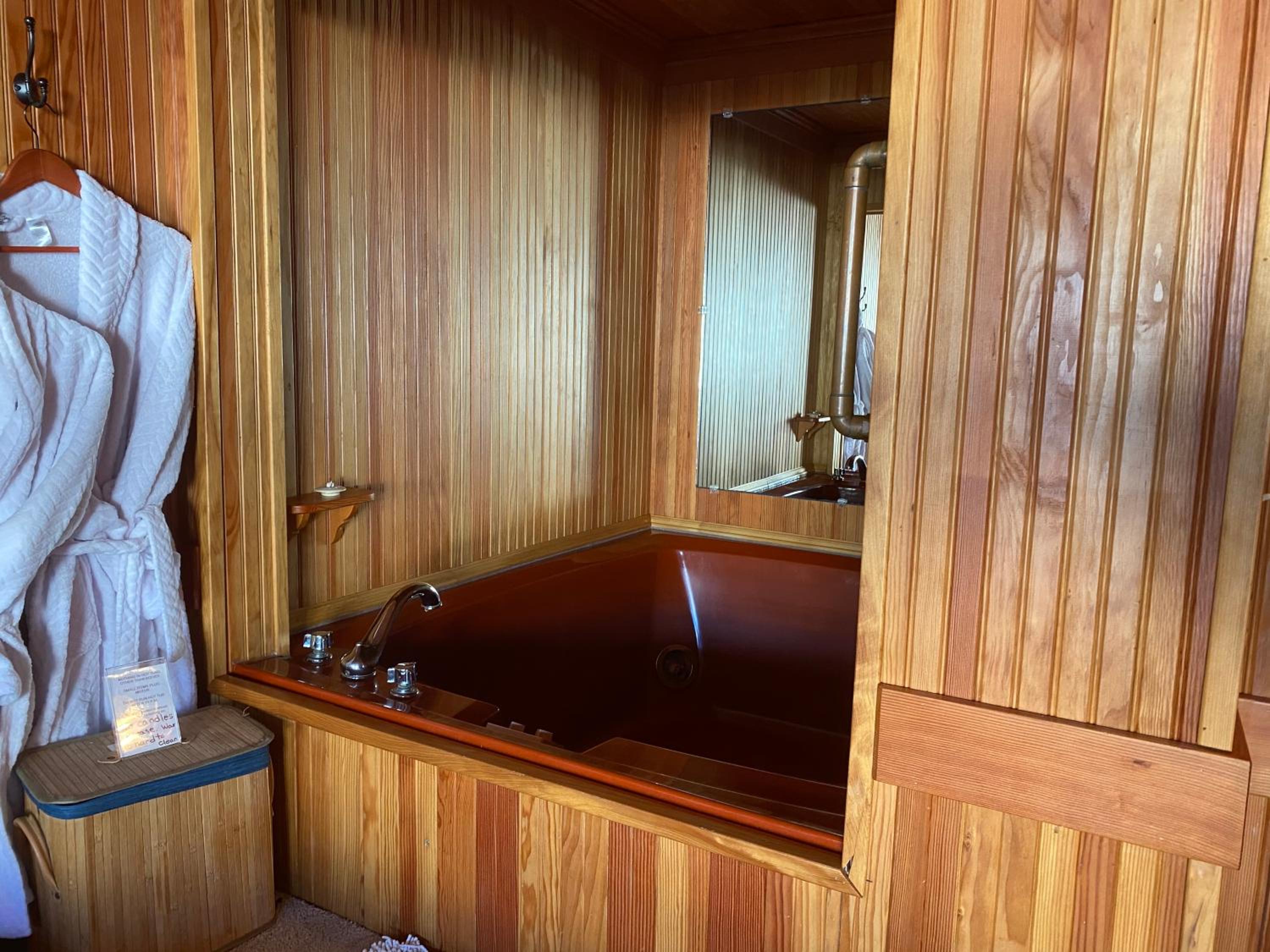 King Room with Spa Bath - Photo 2