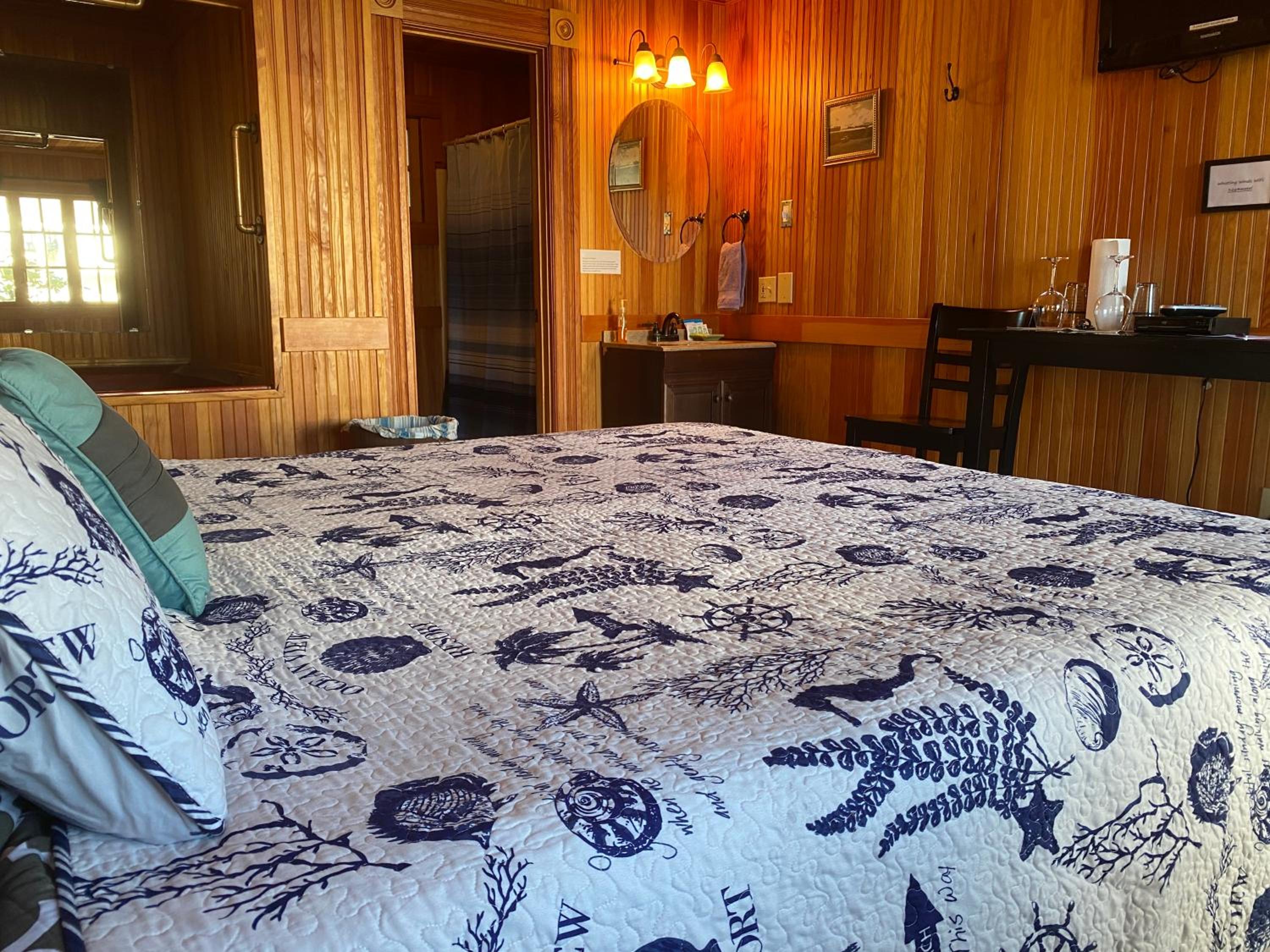 King Room with Spa Bath - Photo 6
