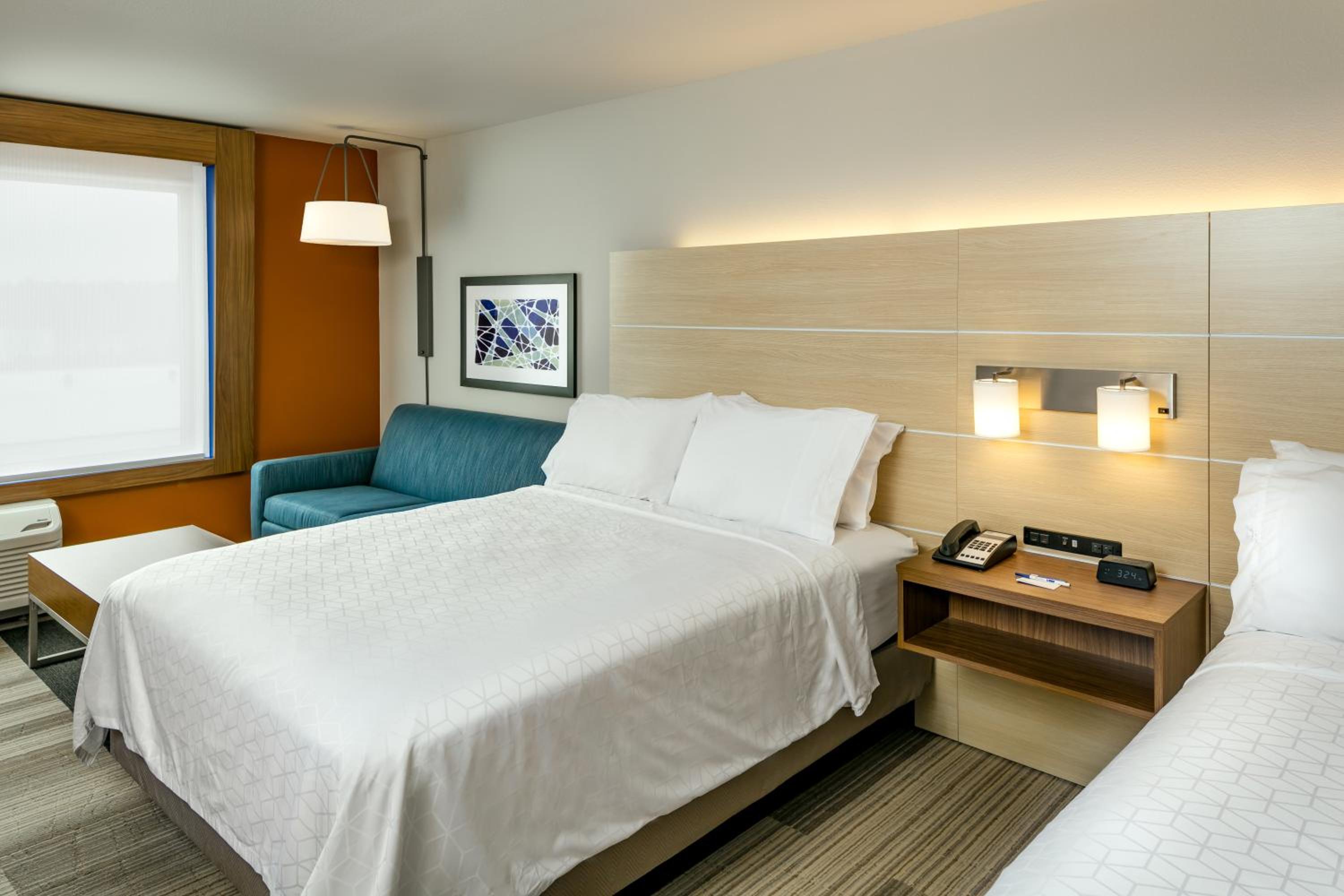 Queen Suite with Two Queen Beds - Photo 1