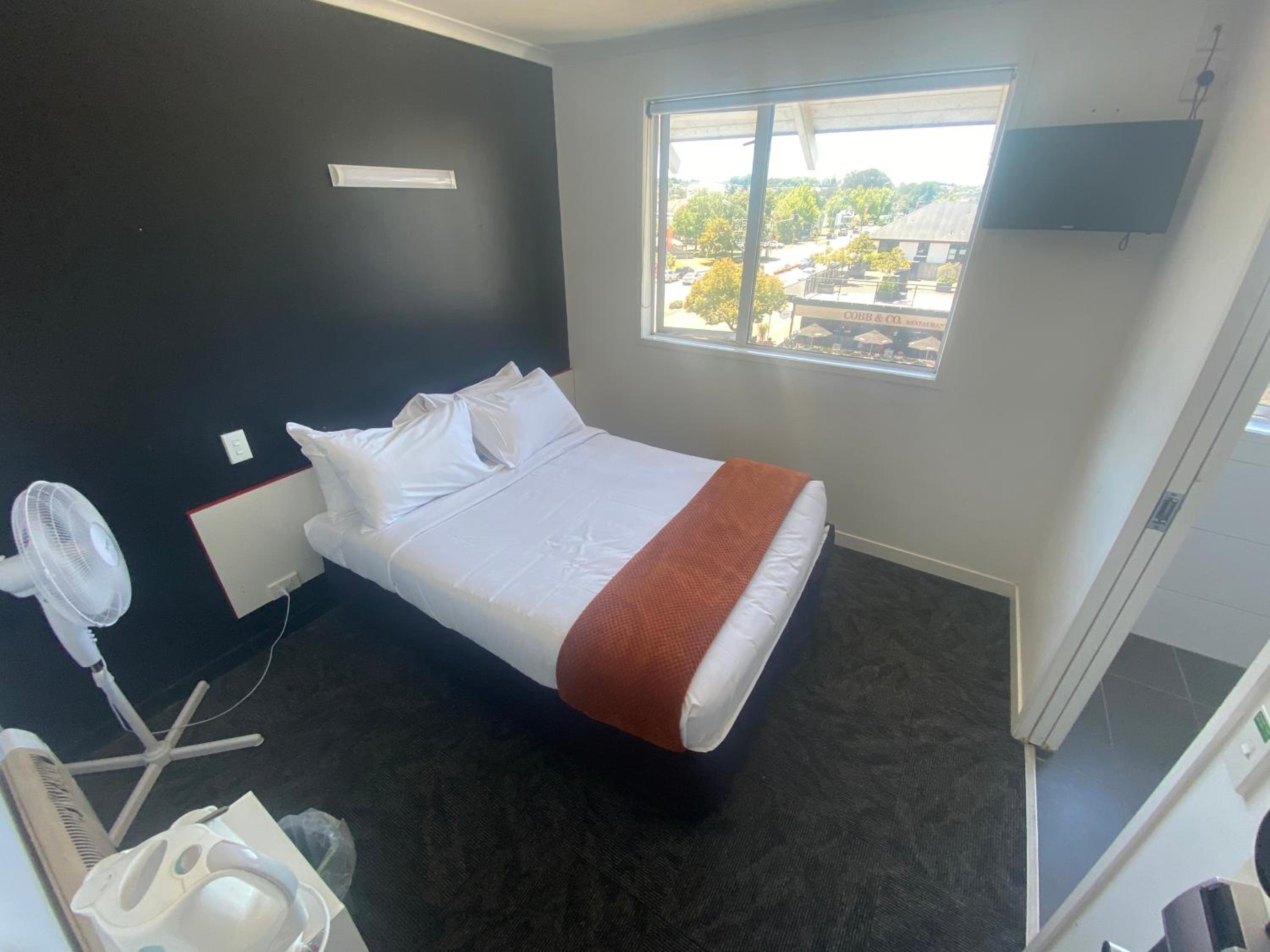 Double Room with Private Bathroom - No Children photo 3