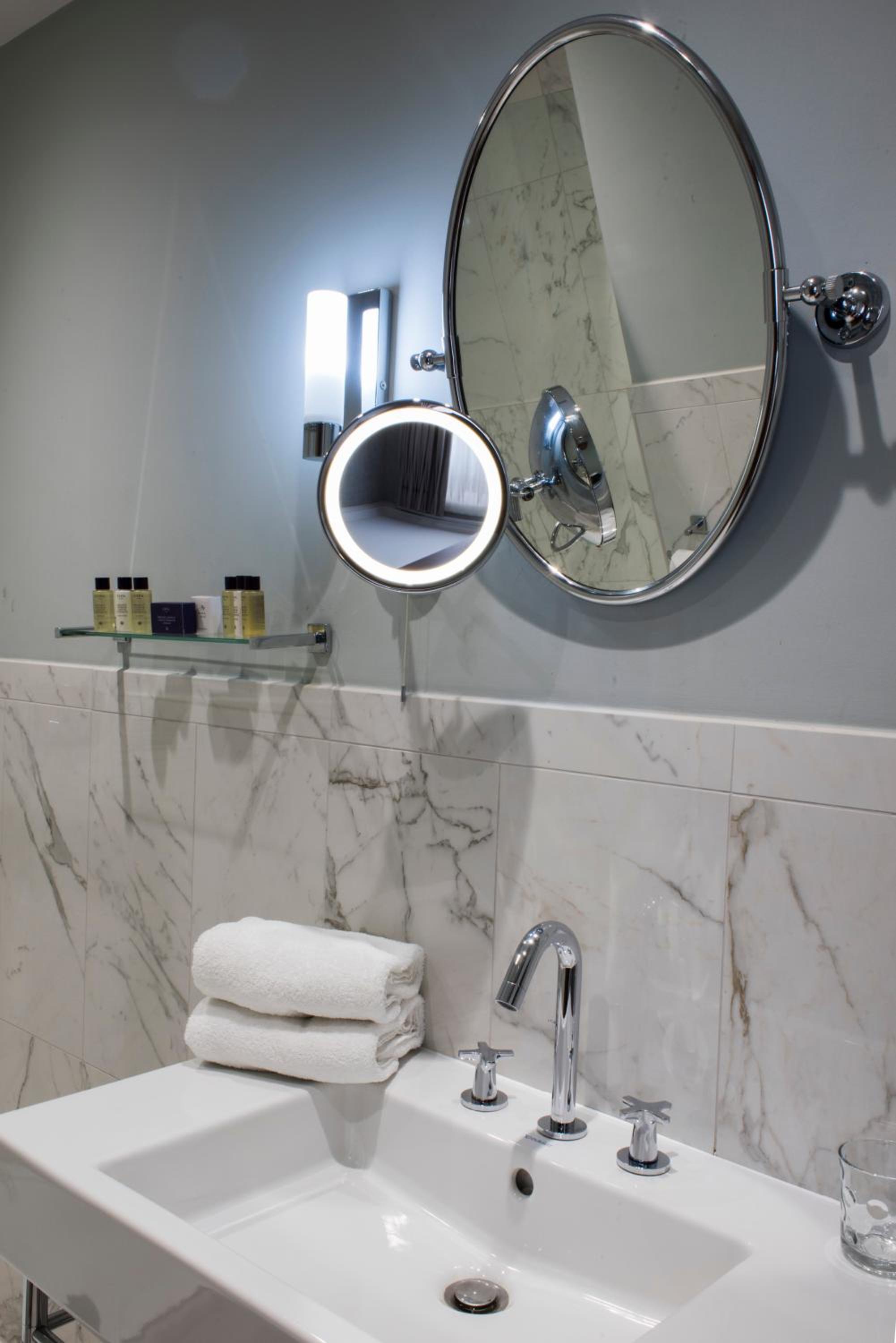 Deluxe Double or Twin Room photo 3