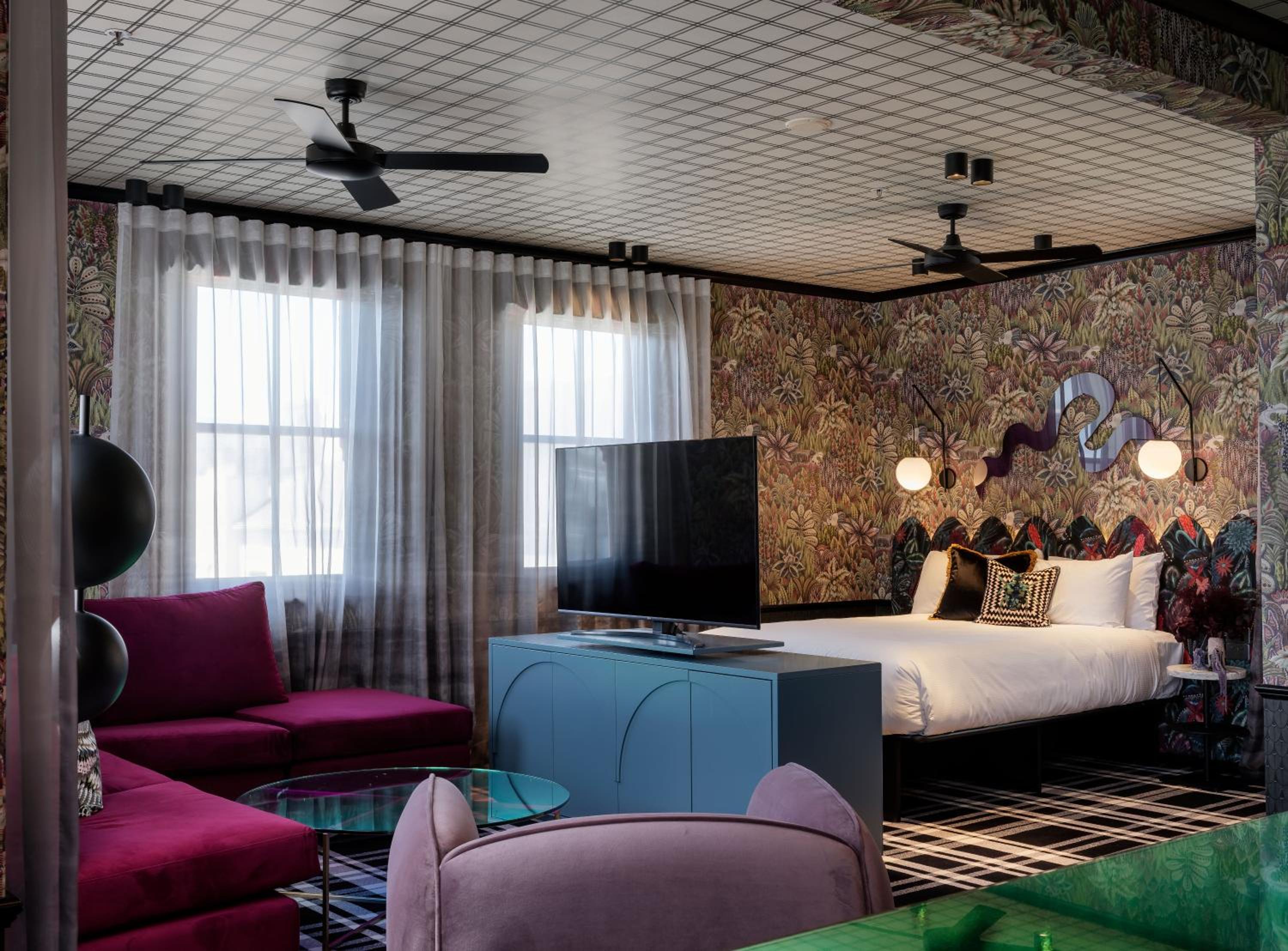 Executive Suite - Photo 1