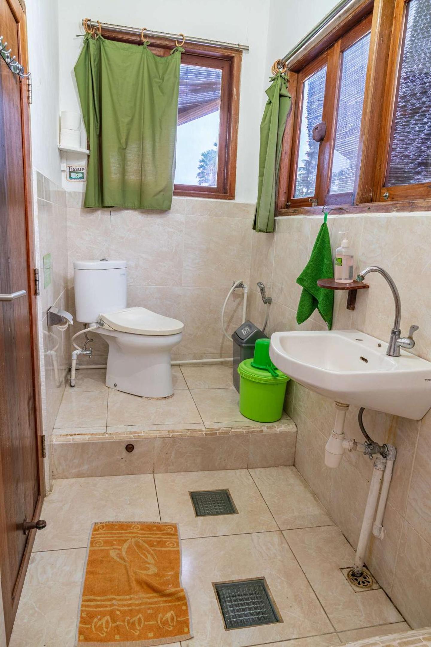 Double Room with Fan and Air Conditioning - Photo 28