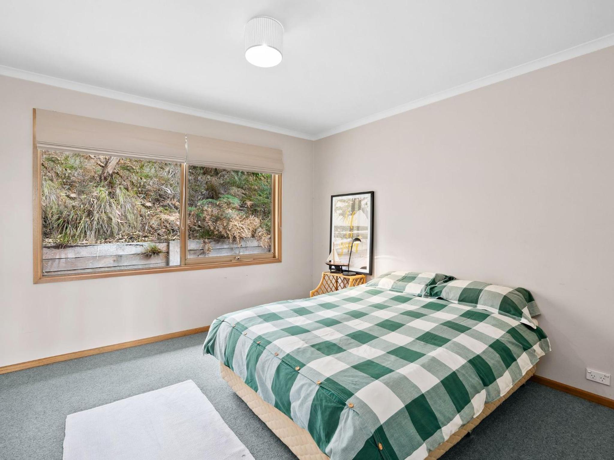 Three-Bedroom House photo 3