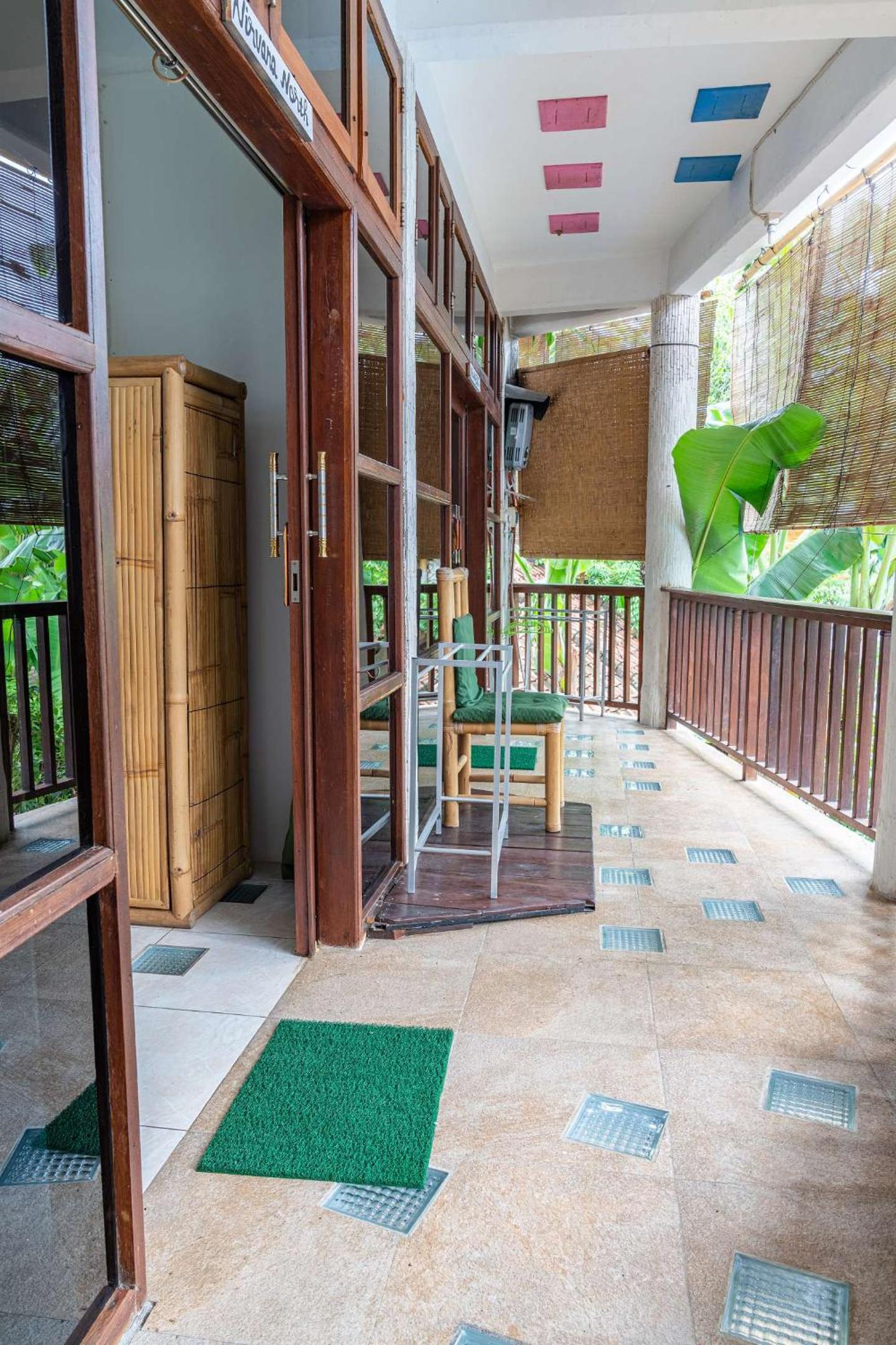 Double Room with Fan and Air Conditioning - Photo 18