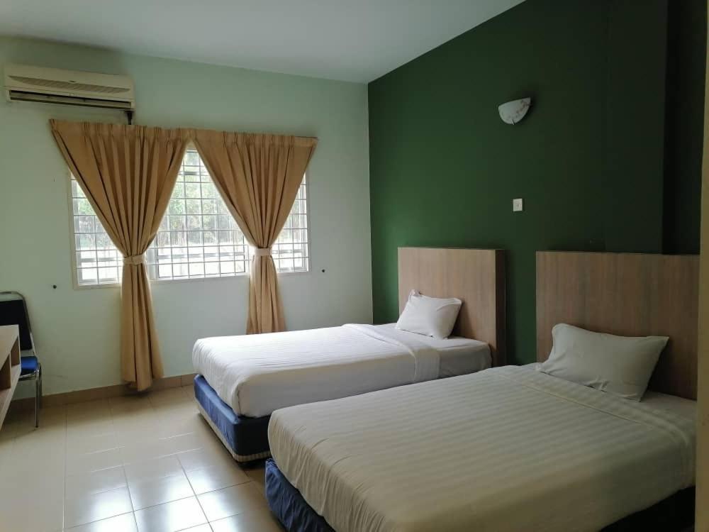 Standard Twin Room - Photo 2