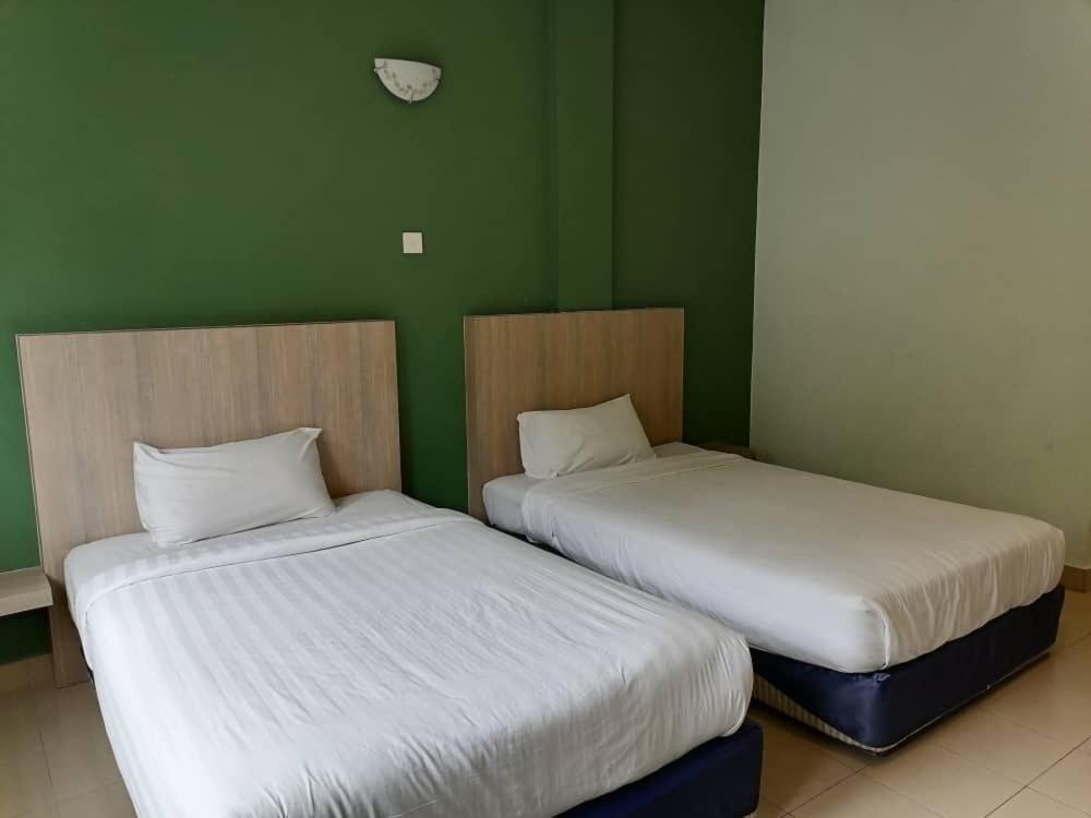 Standard Twin Room - Photo 1